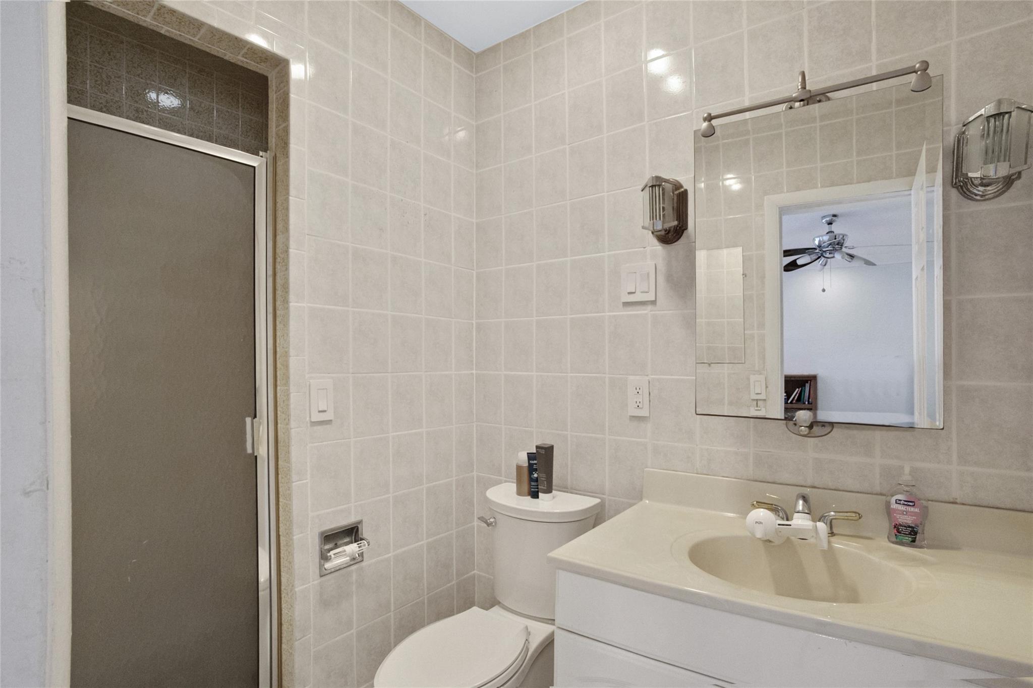 Country Club Isles 42-40 - Residential