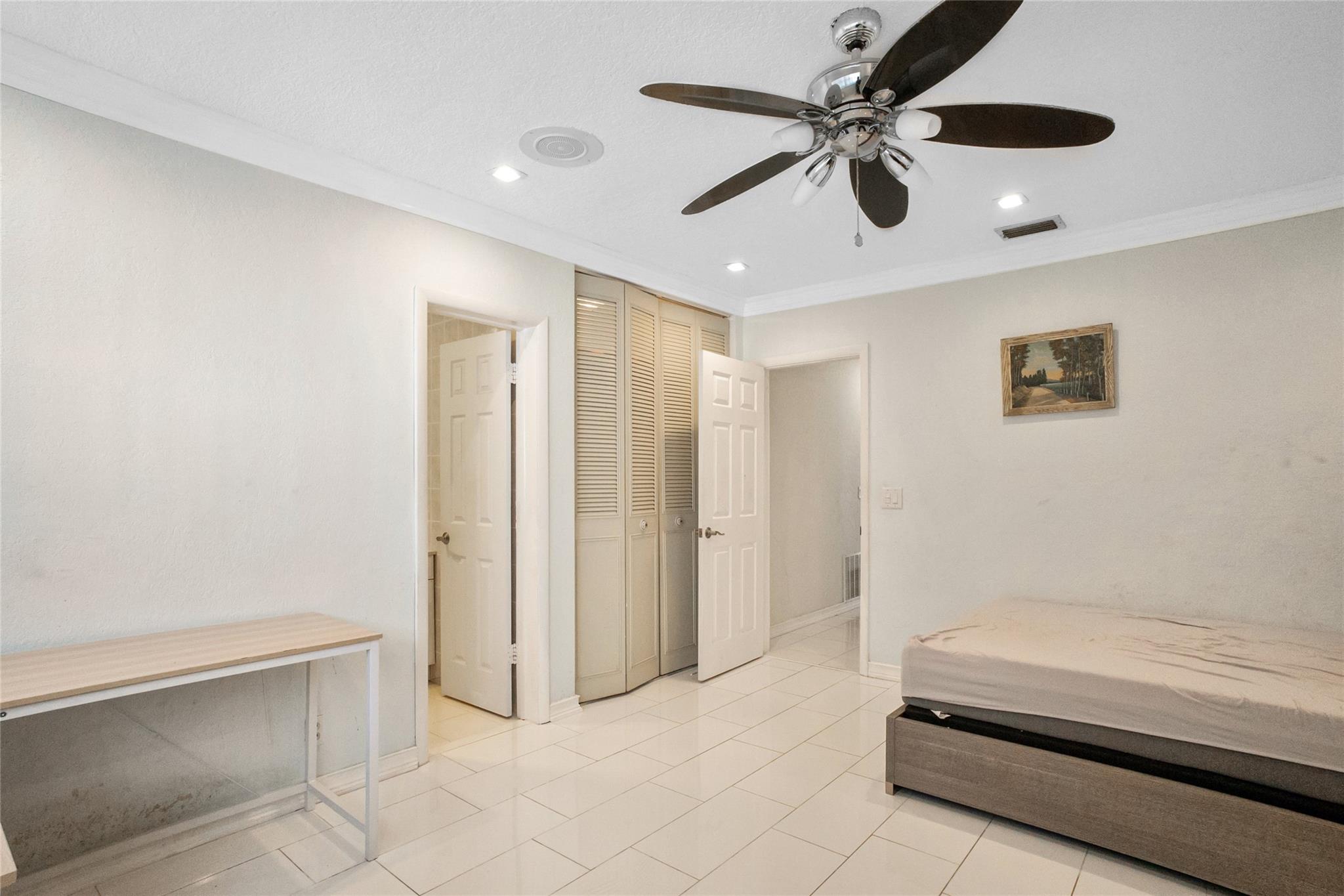 Country Club Isles 42-40 - Residential