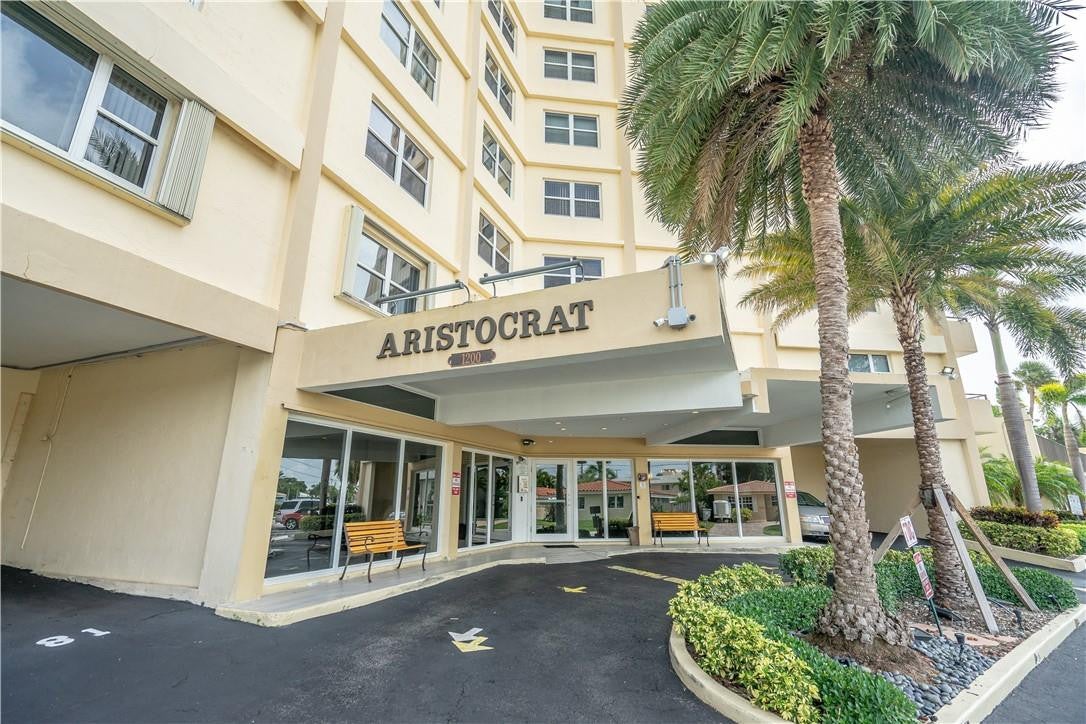 1200 Hibiscus Avenue 1704