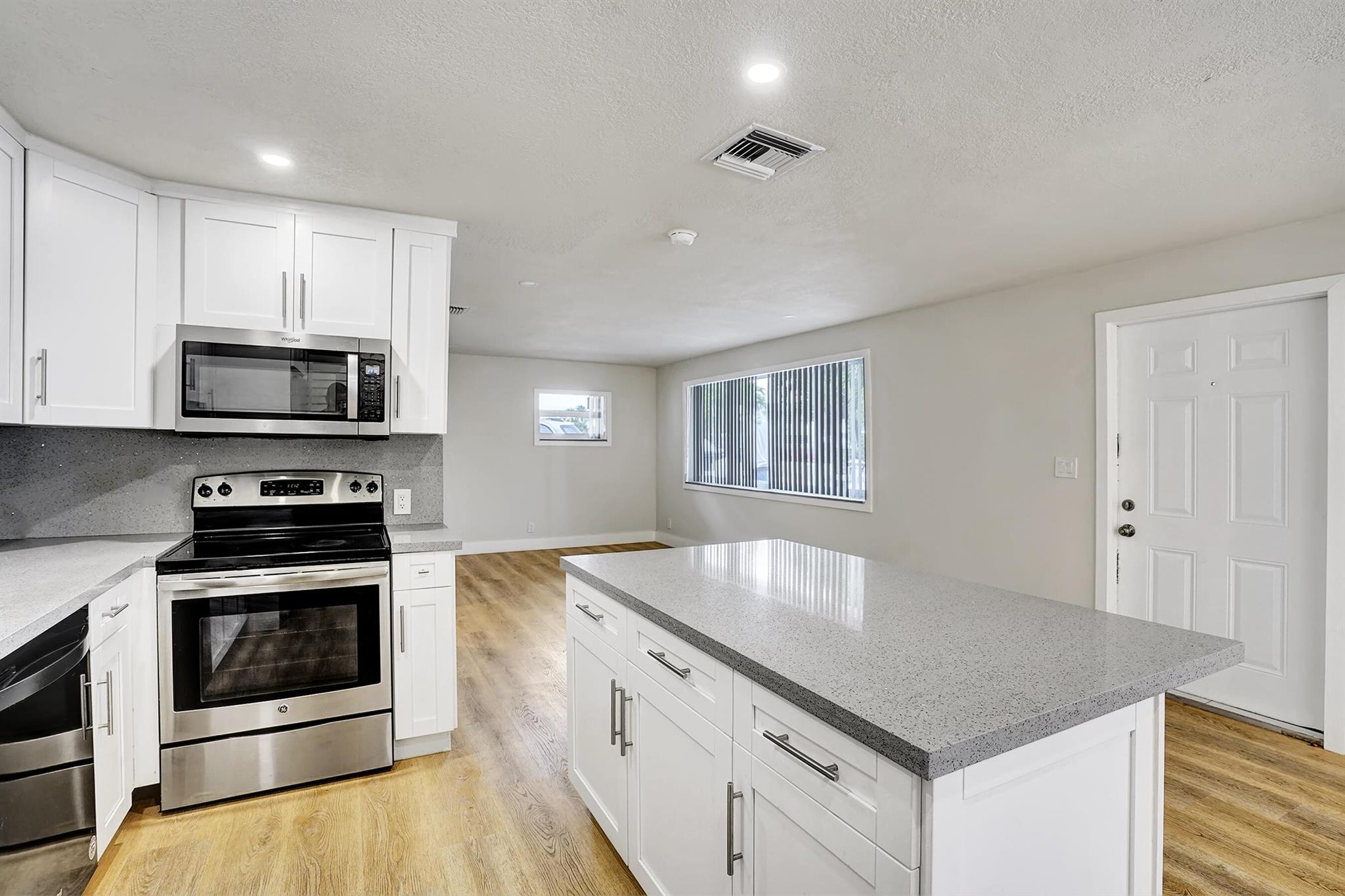434 SW 9th Street B