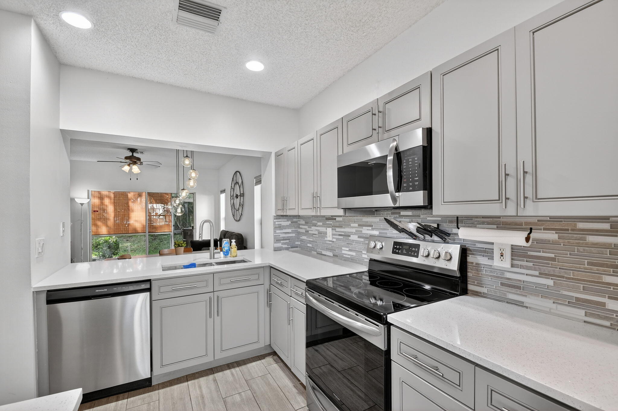 PALMBROOKE TOWNHOMES - Residential Lease