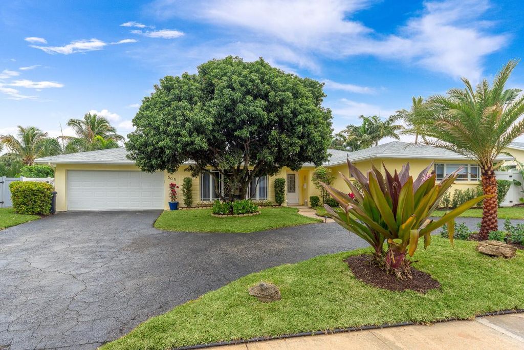 Photo of 505 Marlin Road, North Palm Beach, FL 33408 (MLS # R10952416)