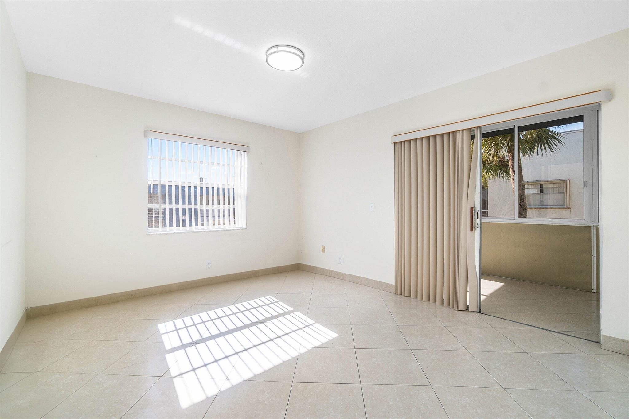 KINGS POINT FLANDERS A TH - Residential