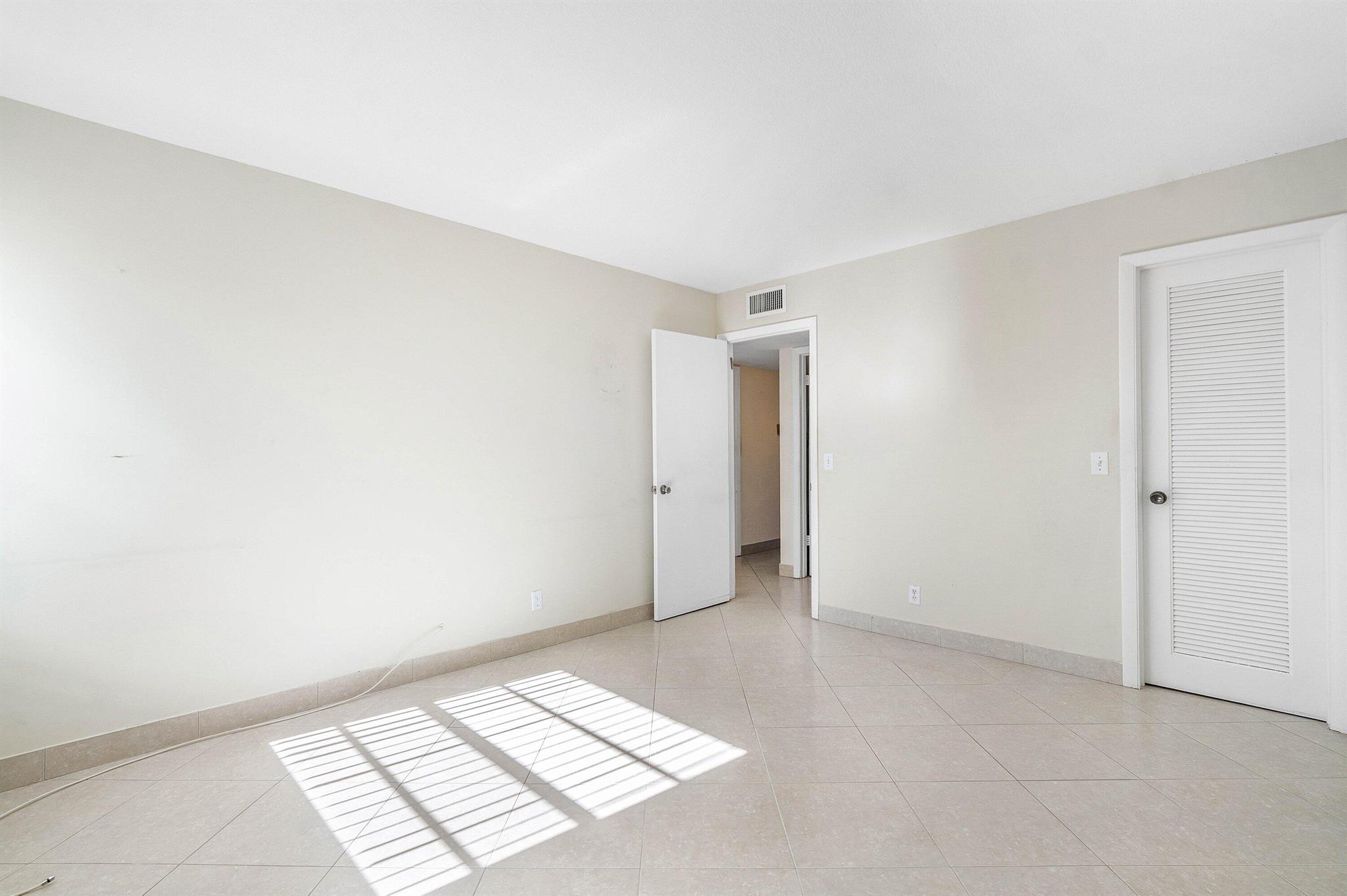 KINGS POINT FLANDERS A TH - Residential