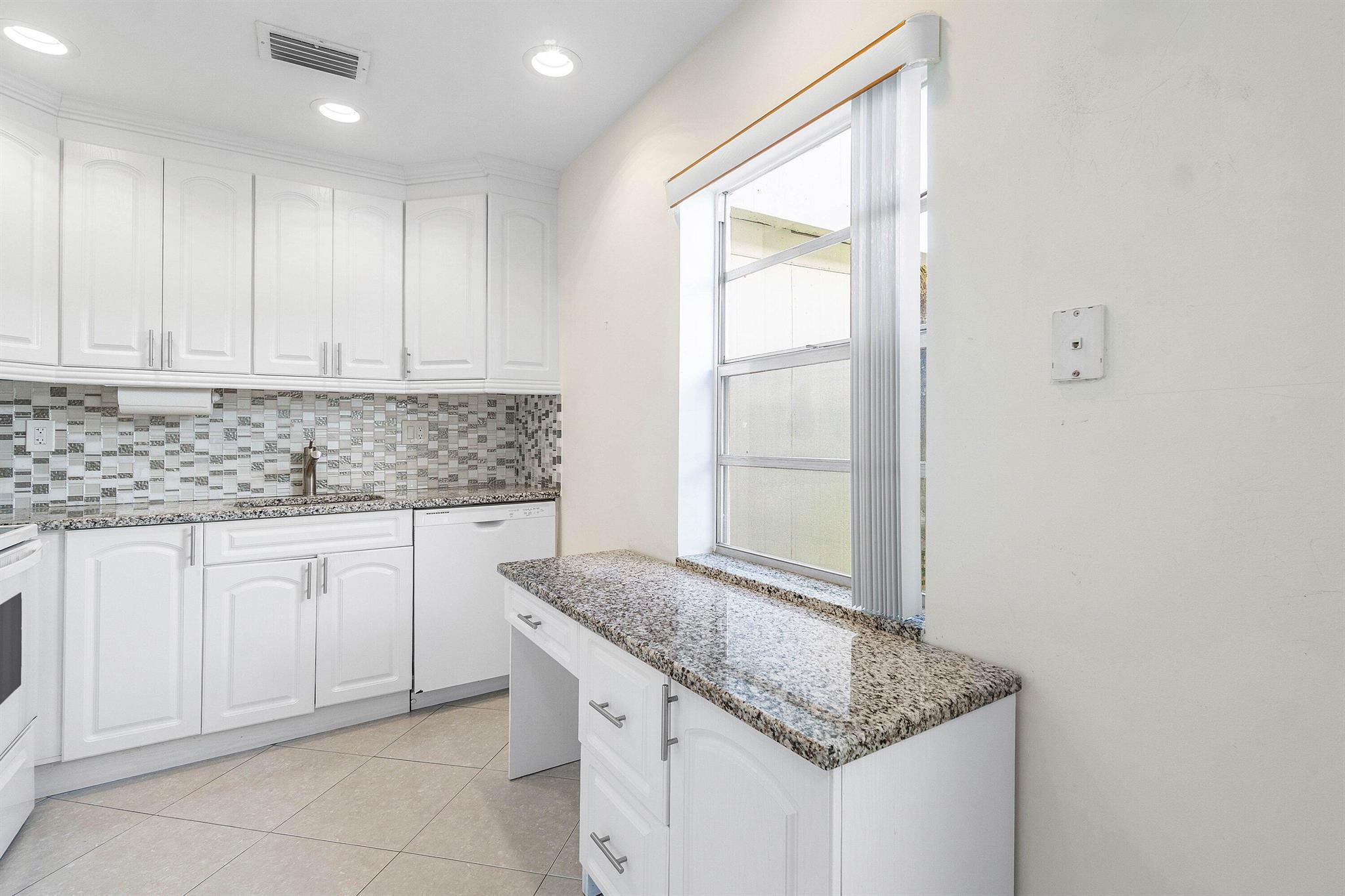 KINGS POINT FLANDERS A TH - Residential