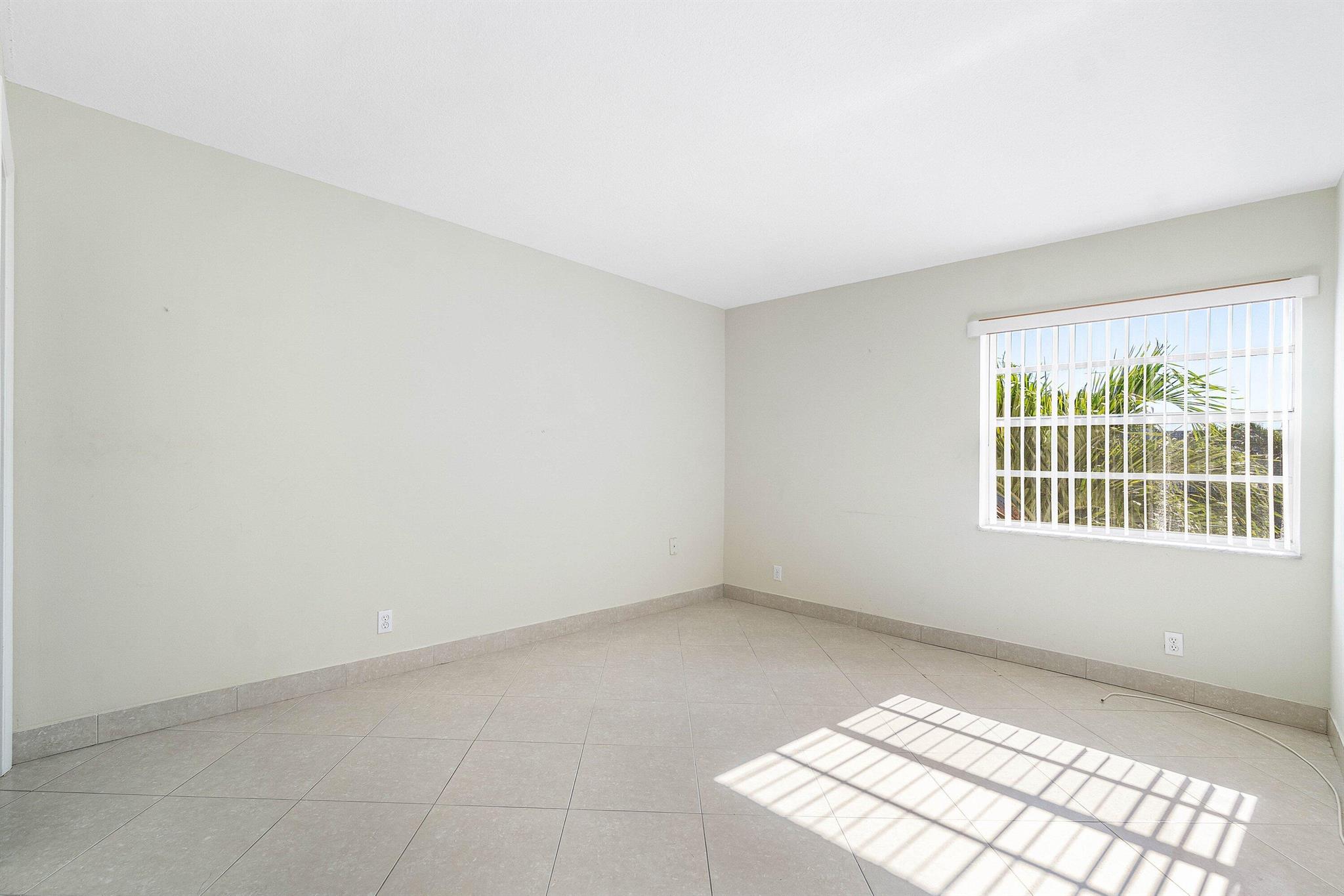 KINGS POINT FLANDERS A TH - Residential