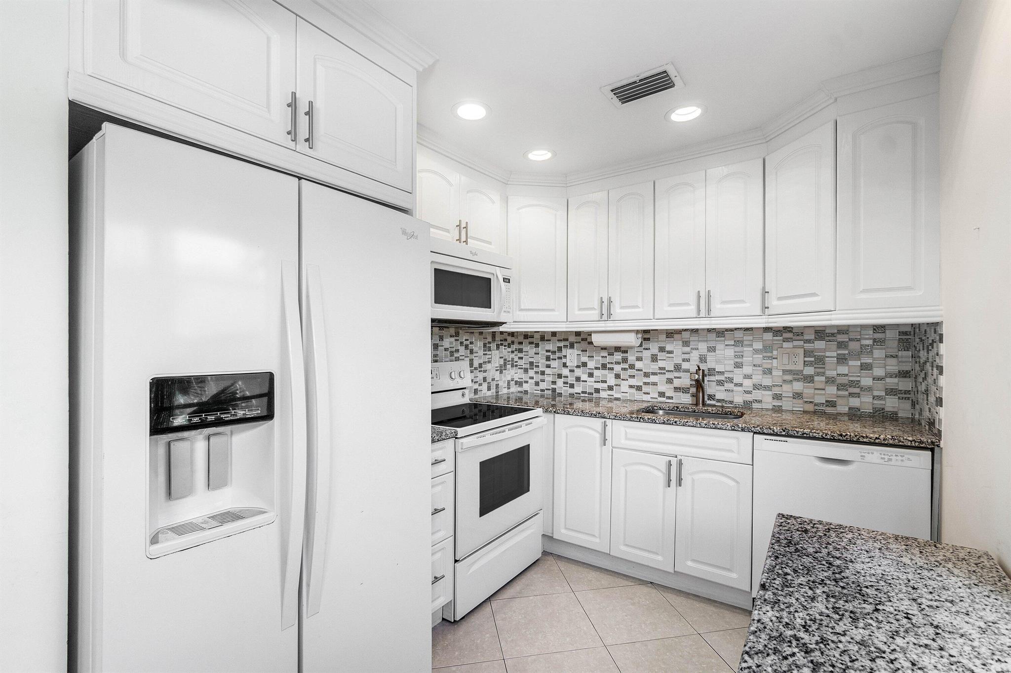 KINGS POINT FLANDERS A TH - Residential