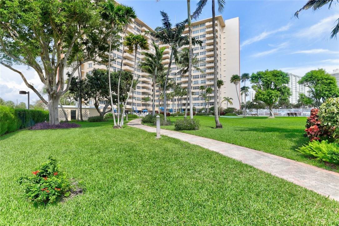 Coral Ridge Towers East - Residential