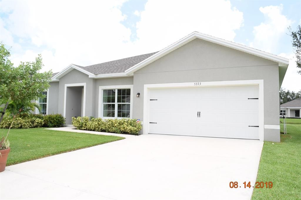 Photo of 5373 Oakland Lake Circle, Fort Pierce, FL 34951 (MLS # R10744511)