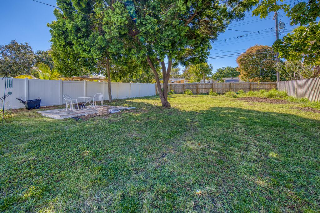 Photo of 623 N B Street, Lake Worth Beach, FL 33460 (MLS # R10961562)