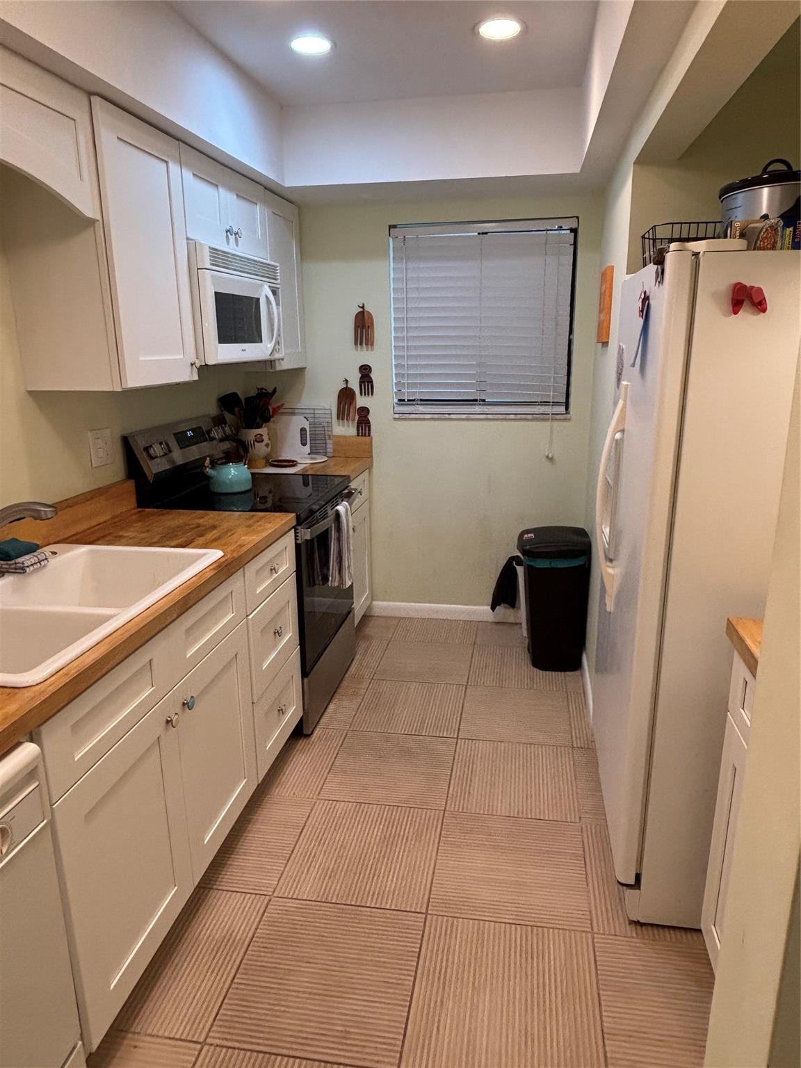 Pierpoint Yacht Club Cond - Residential Lease