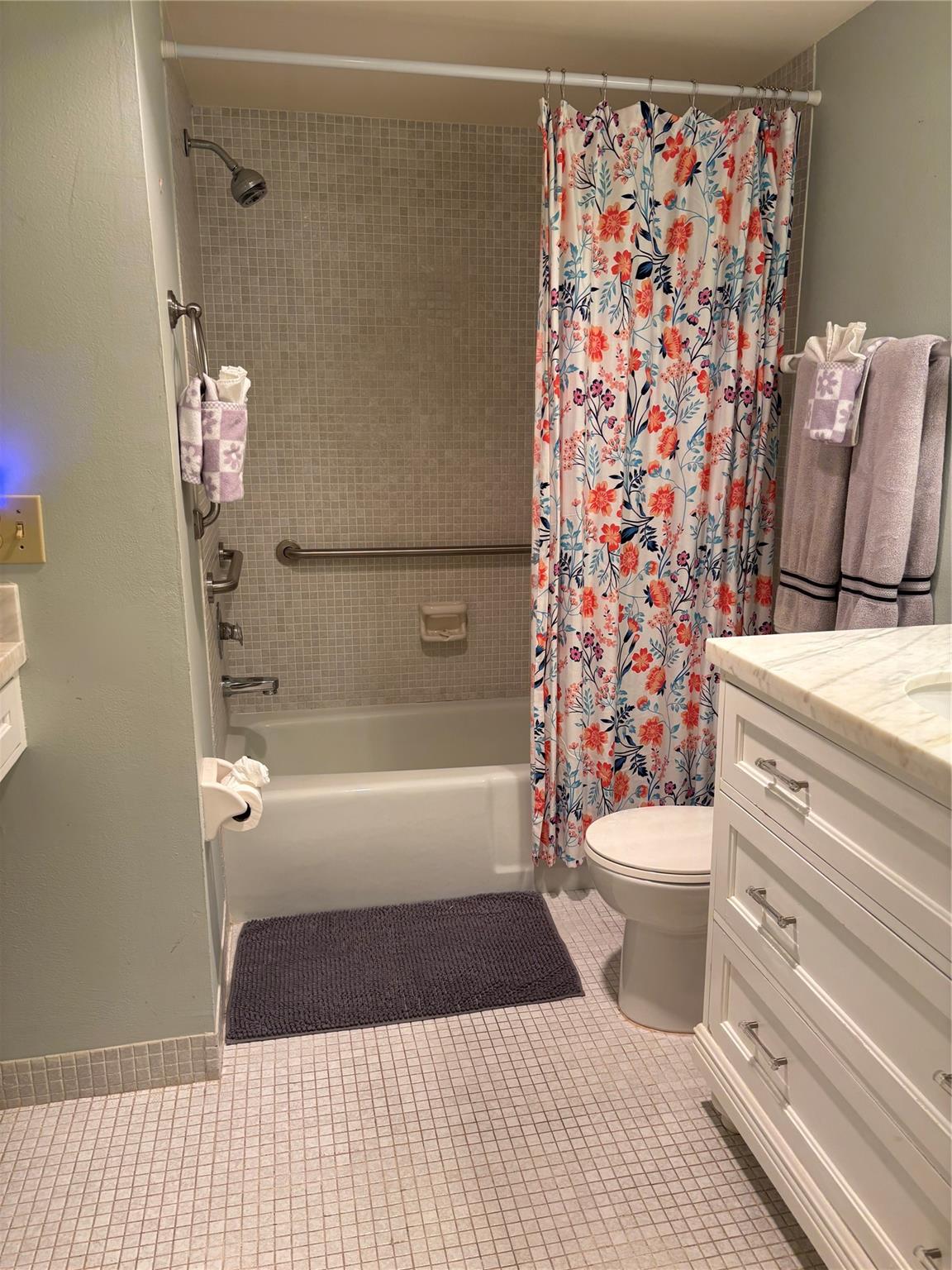 Pierpoint Yacht Club Cond - Residential Lease