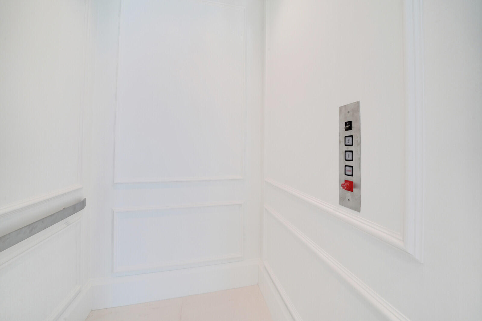 ROYAL PALM YACHT & COUNTRY CLUB - Residential