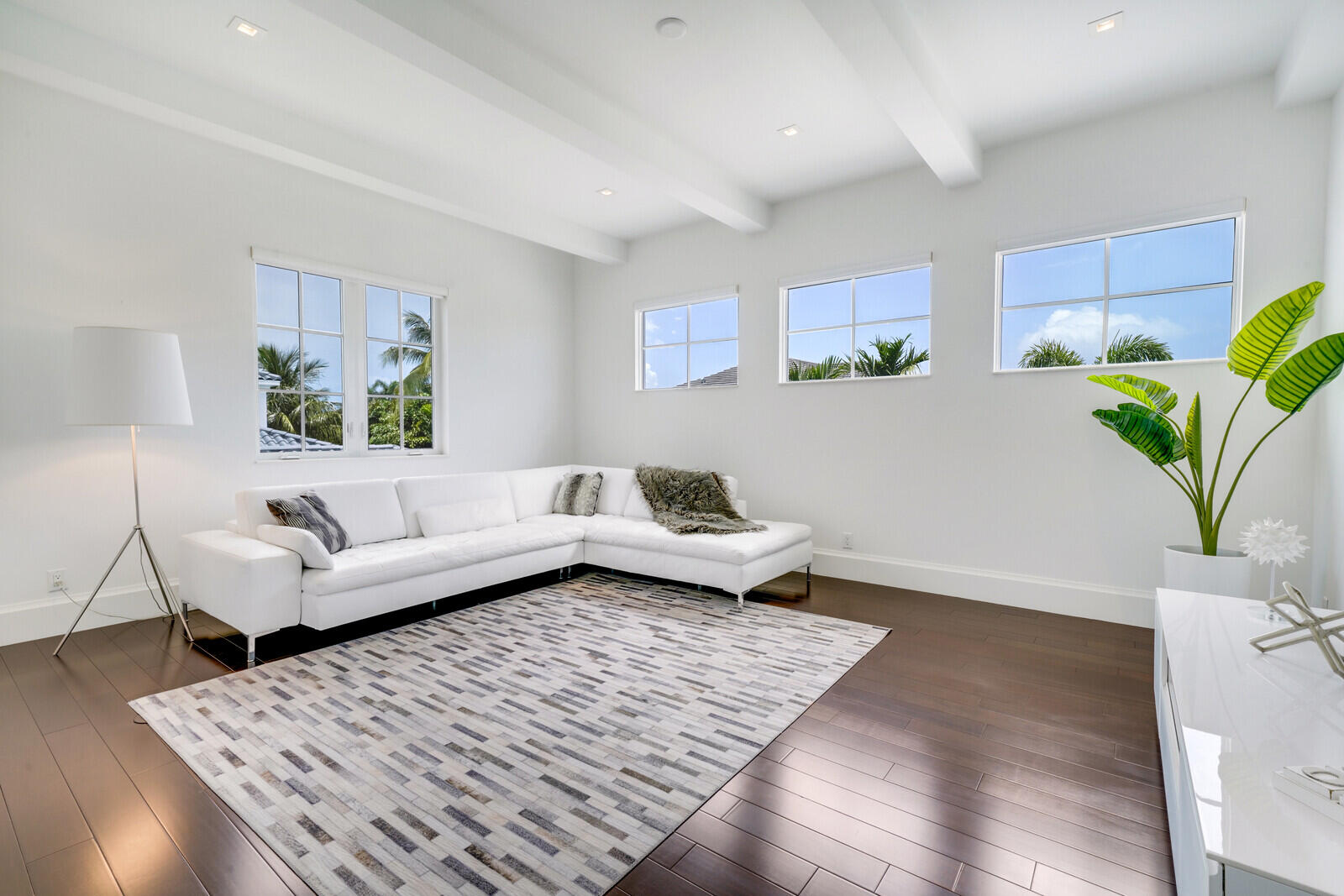 ROYAL PALM YACHT & COUNTRY CLUB - Residential