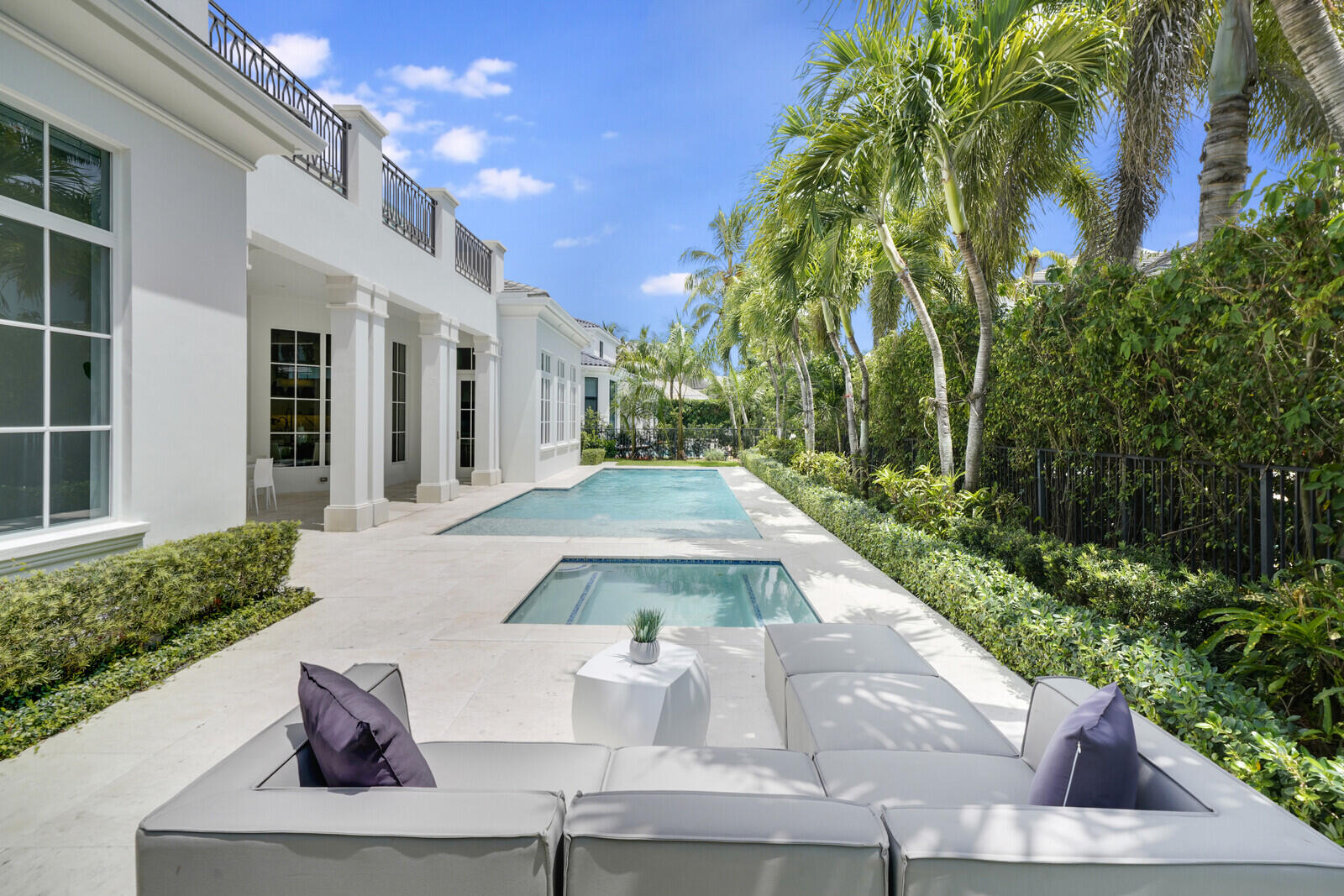 ROYAL PALM YACHT & COUNTRY CLUB - Residential