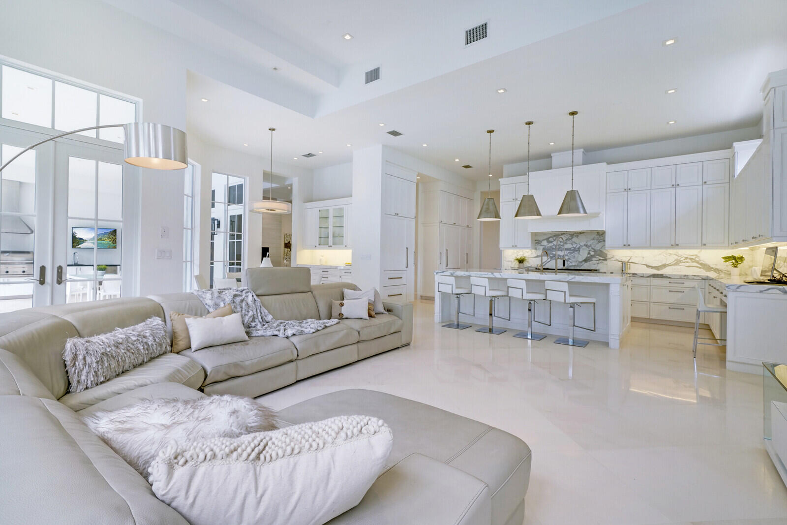 ROYAL PALM YACHT & COUNTRY CLUB - Residential