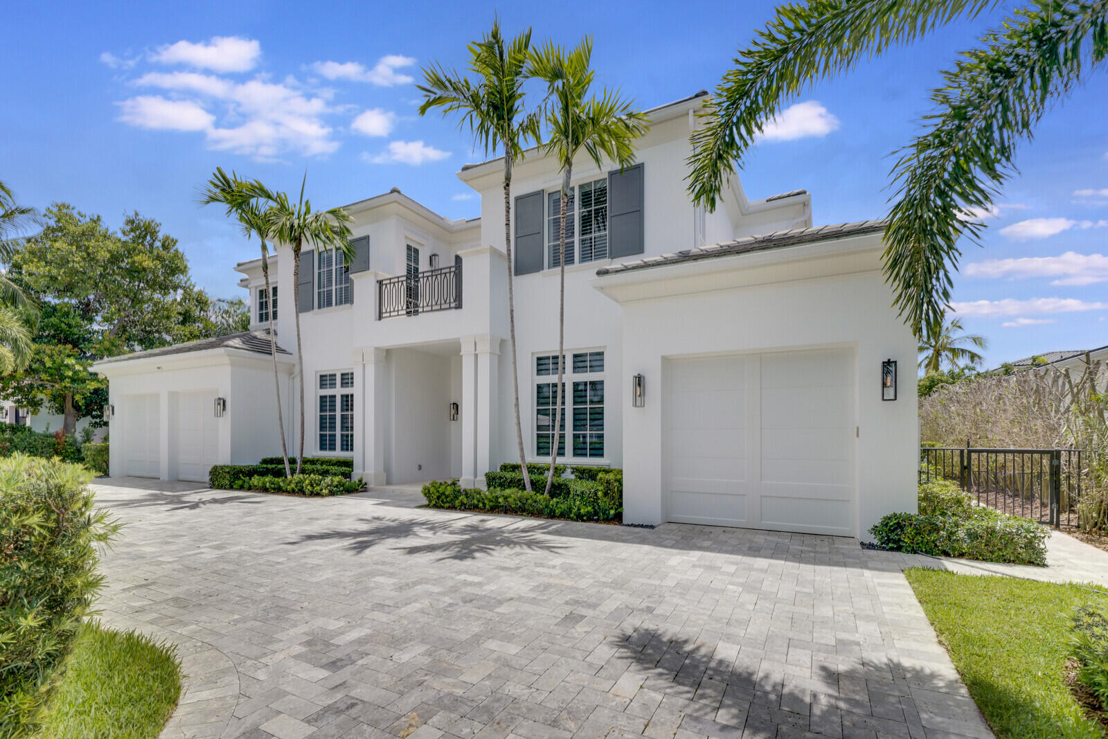 ROYAL PALM YACHT & COUNTRY CLUB - Residential