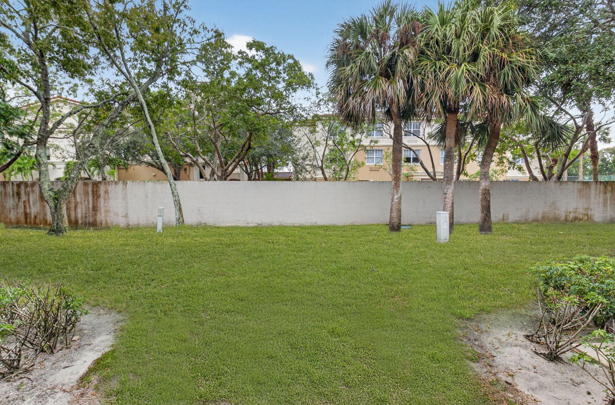 LAS FLORES - Residential Lease