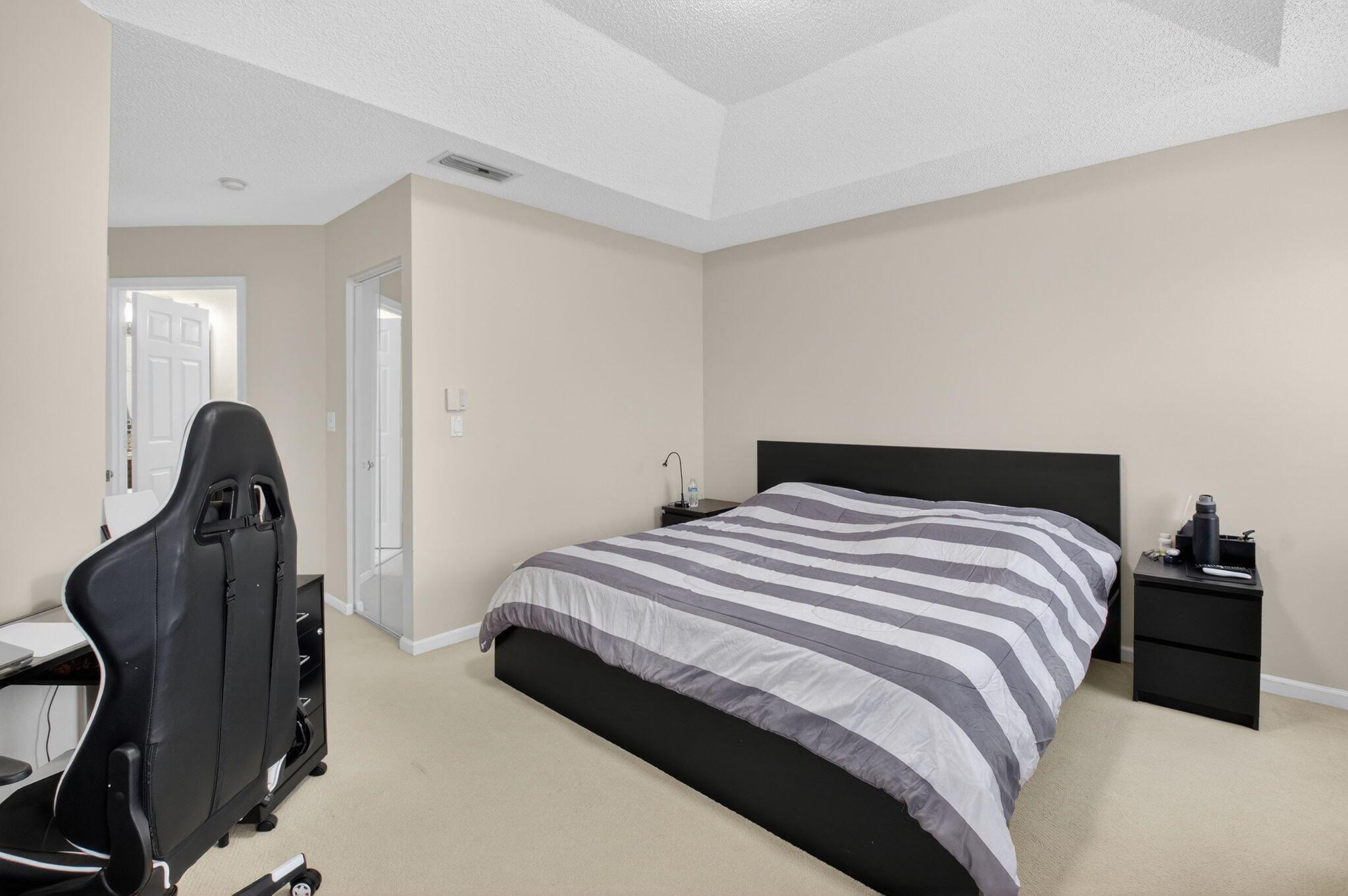 LAS FLORES - Residential Lease