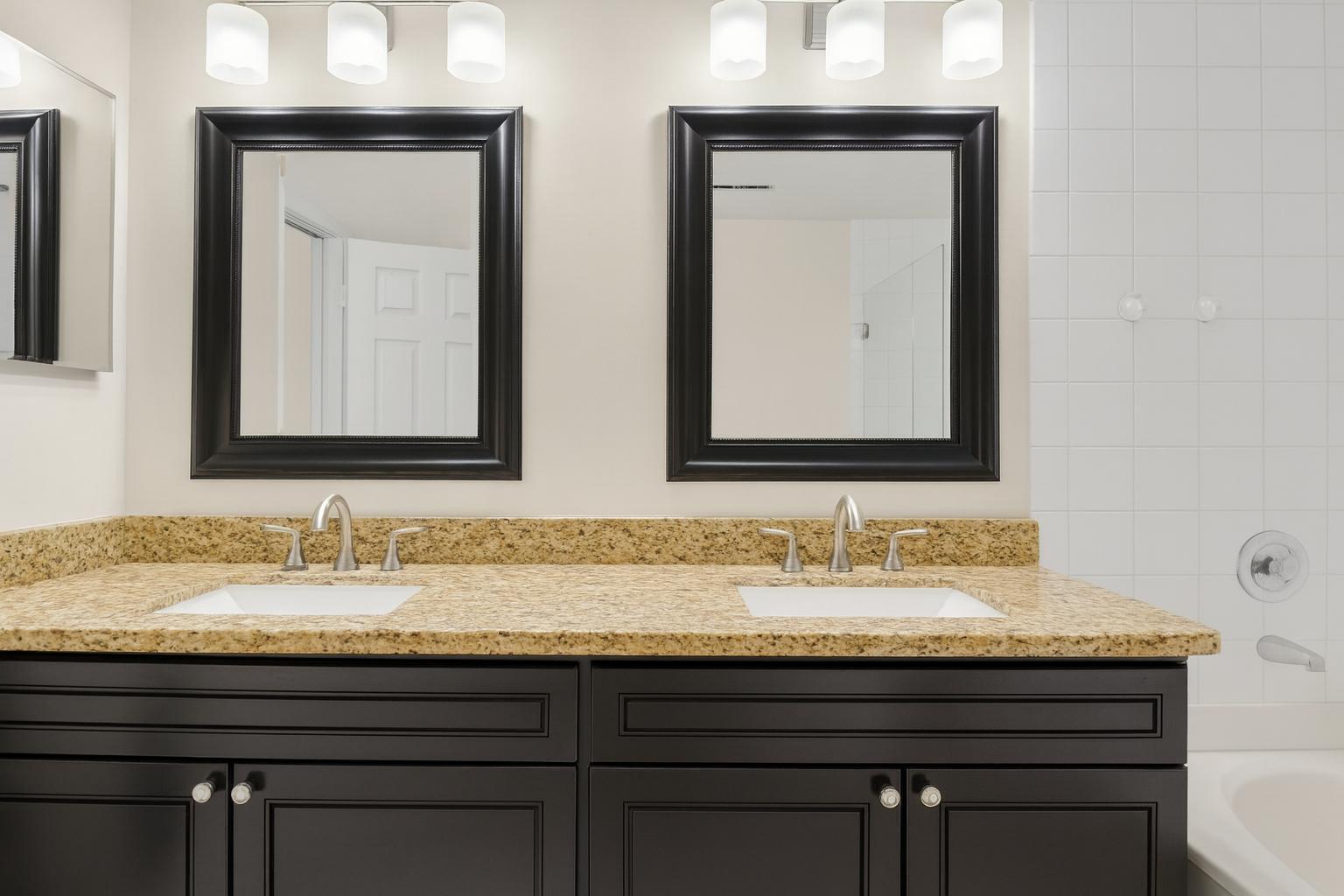 LAS FLORES - Residential Lease