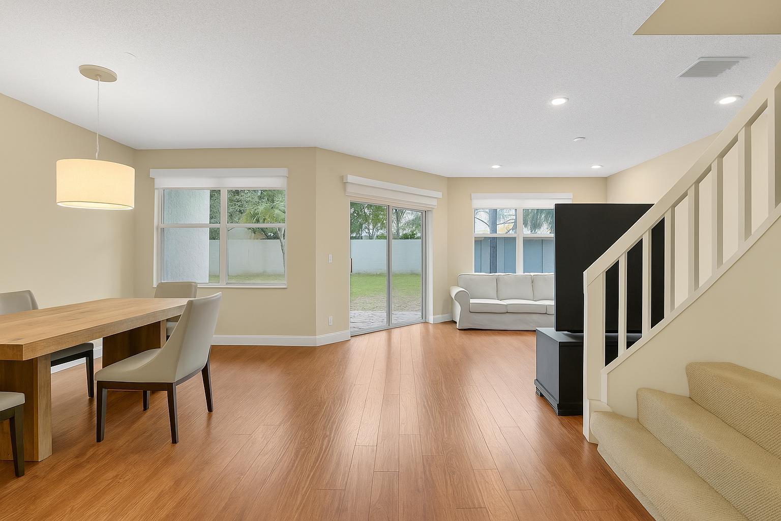 LAS FLORES - Residential Lease