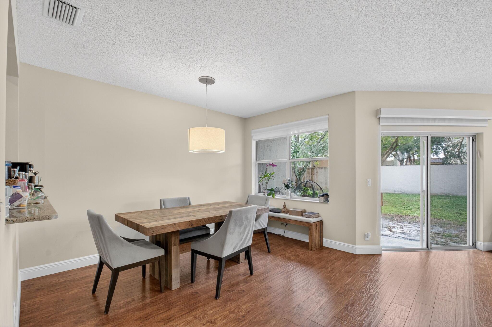 LAS FLORES - Residential Lease