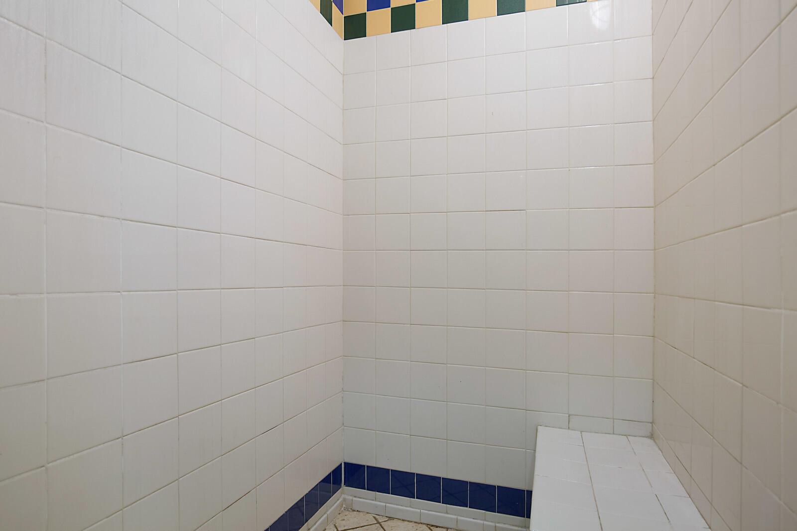 LAS FLORES - Residential Lease