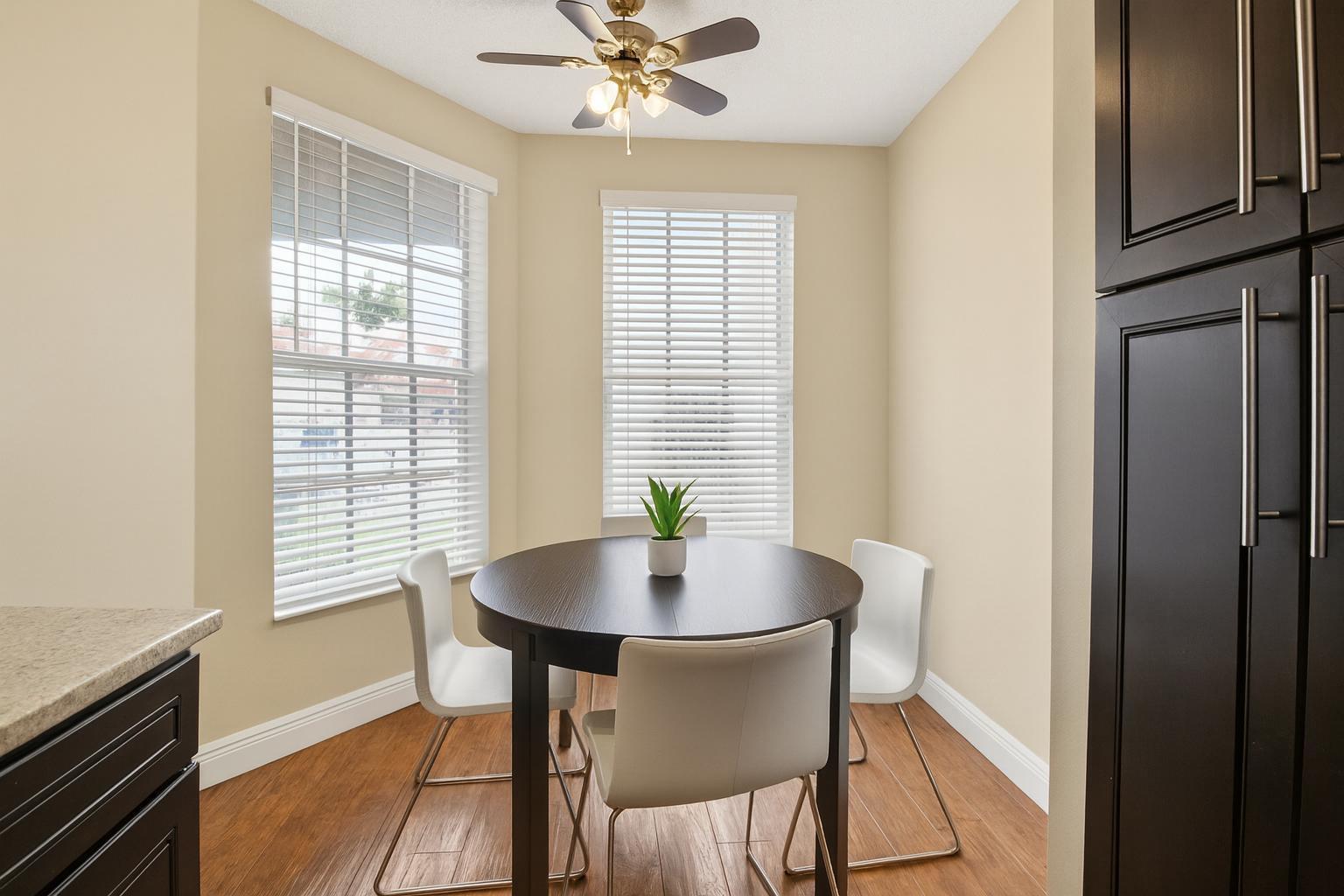 LAS FLORES - Residential Lease