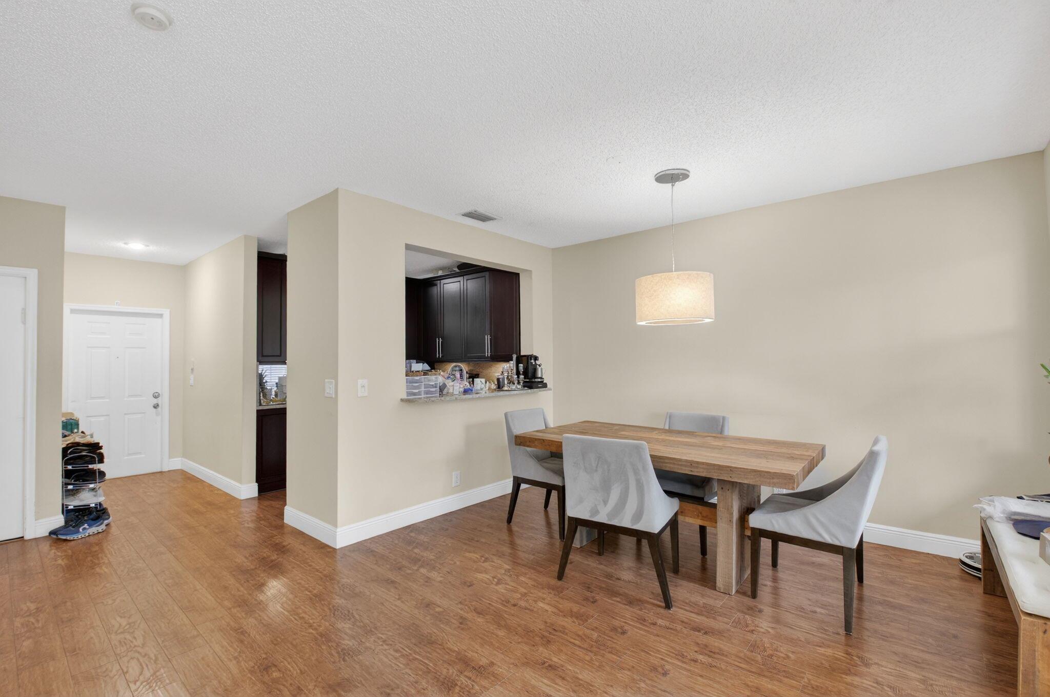 LAS FLORES - Residential Lease