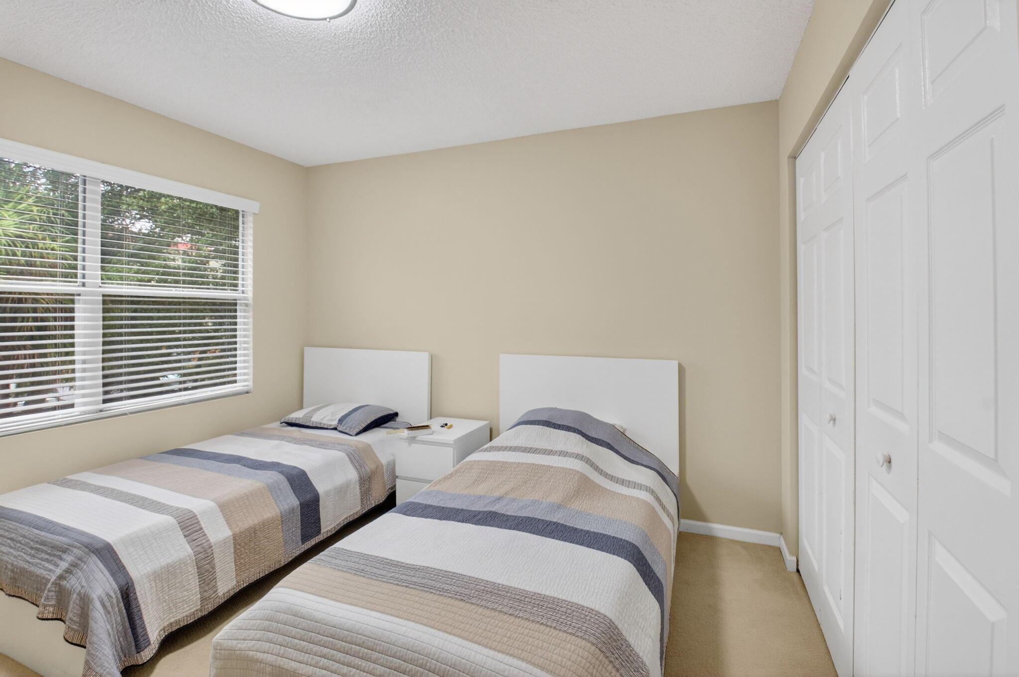 LAS FLORES - Residential Lease