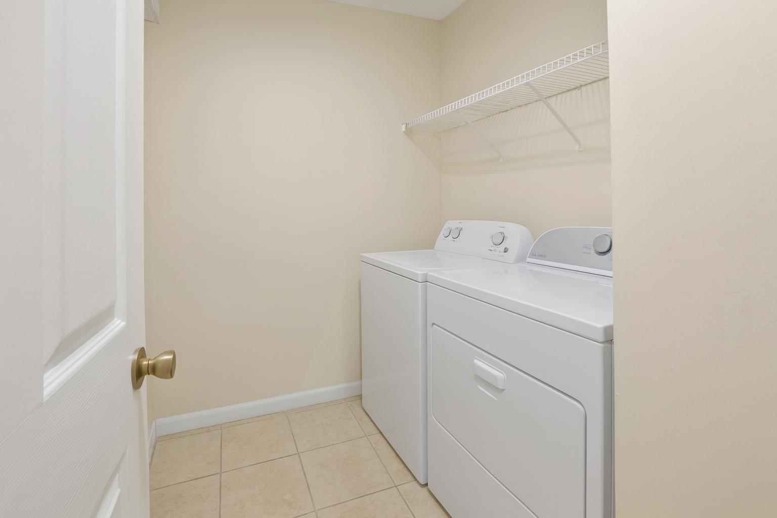 LAS FLORES - Residential Lease