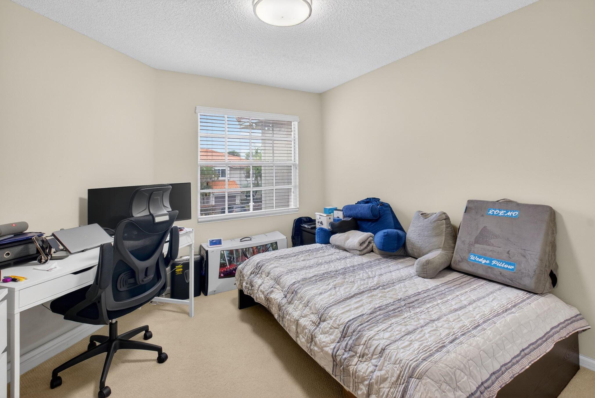 LAS FLORES - Residential Lease