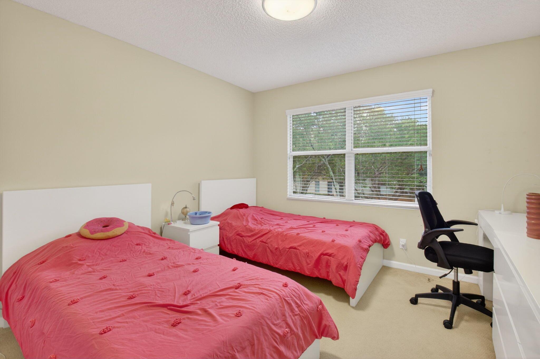 LAS FLORES - Residential Lease