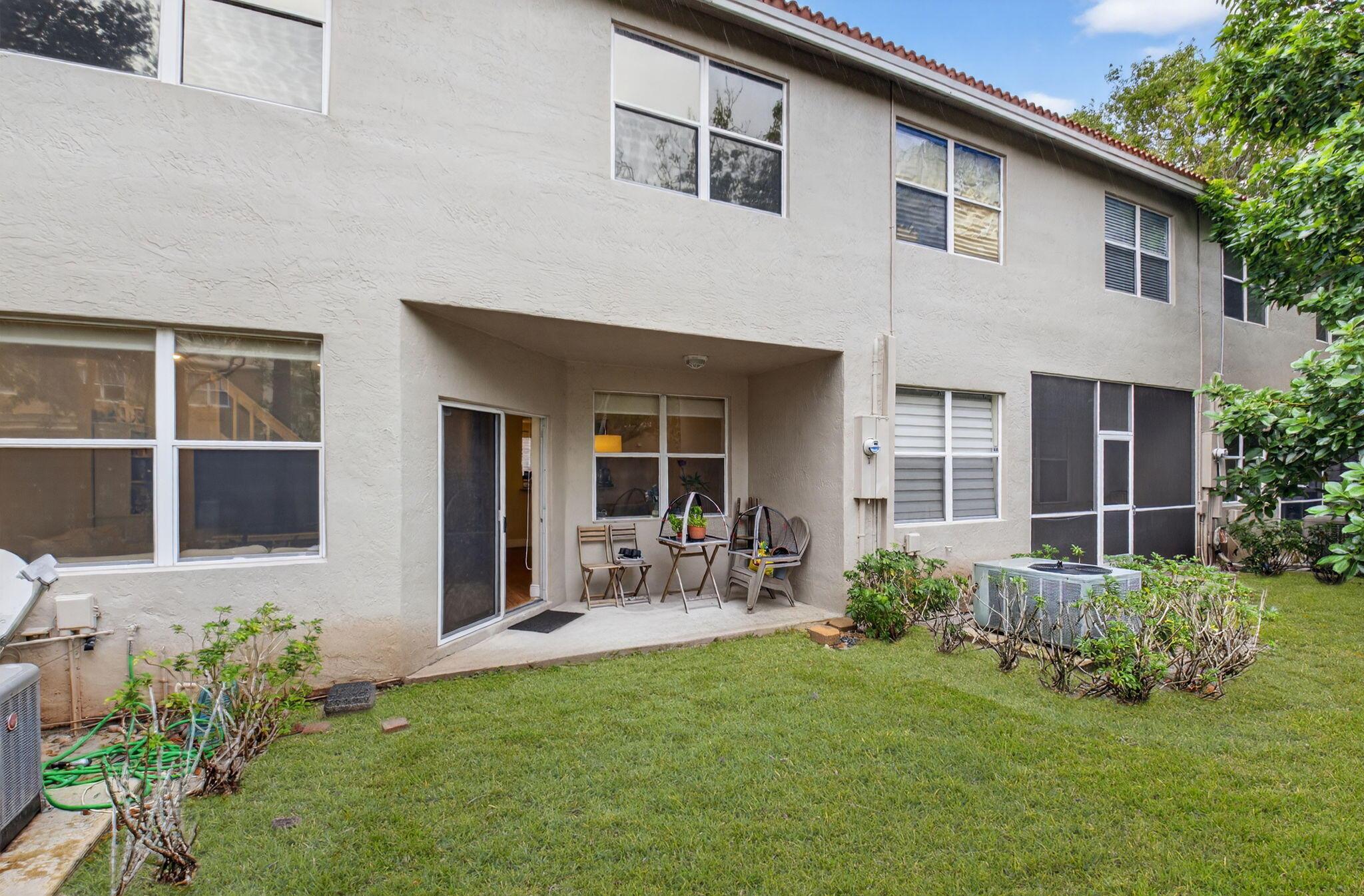 LAS FLORES - Residential Lease