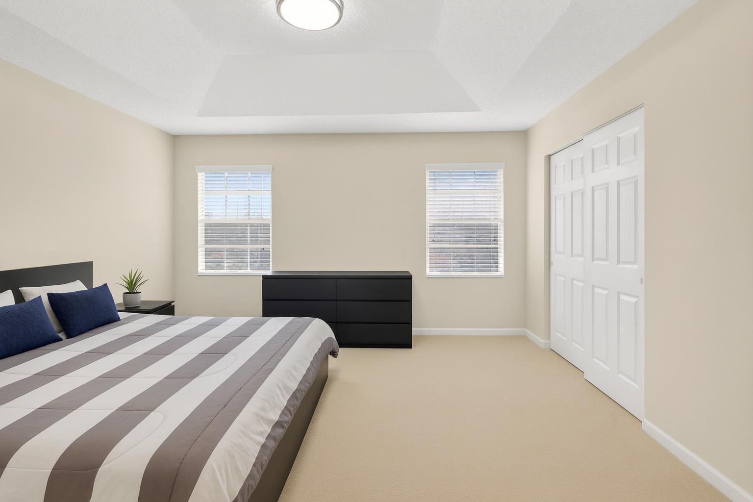 LAS FLORES - Residential Lease