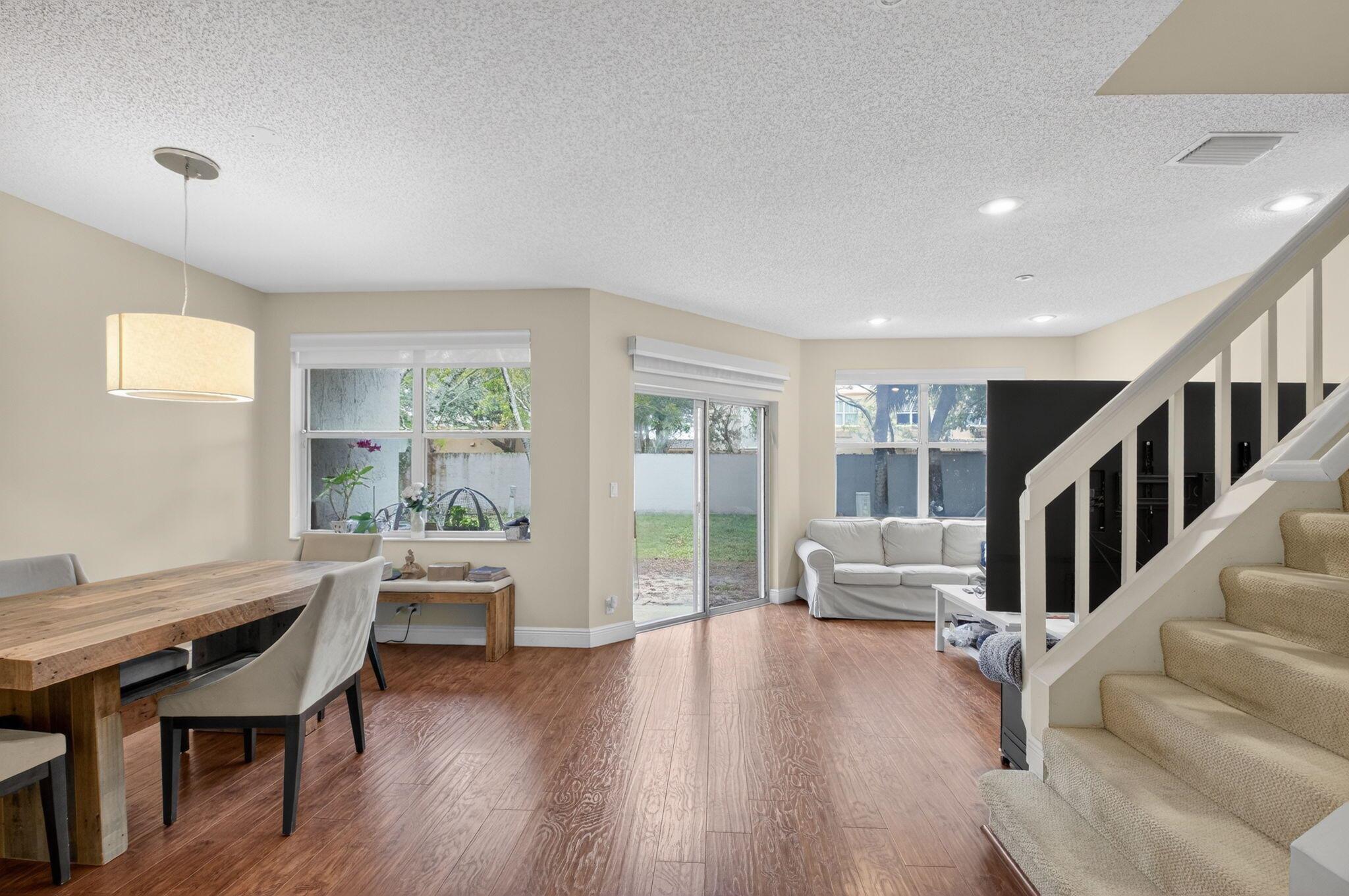 LAS FLORES - Residential Lease