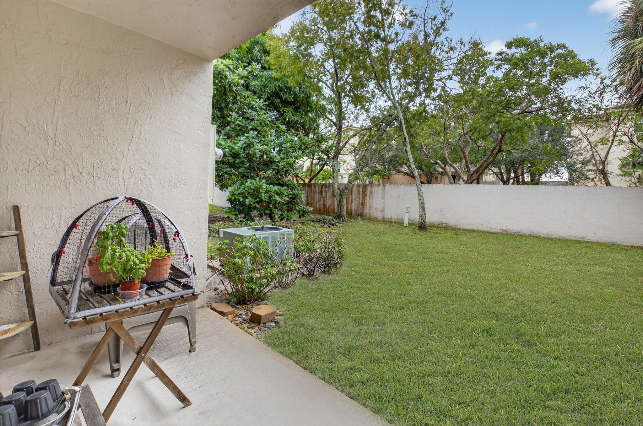 LAS FLORES - Residential Lease