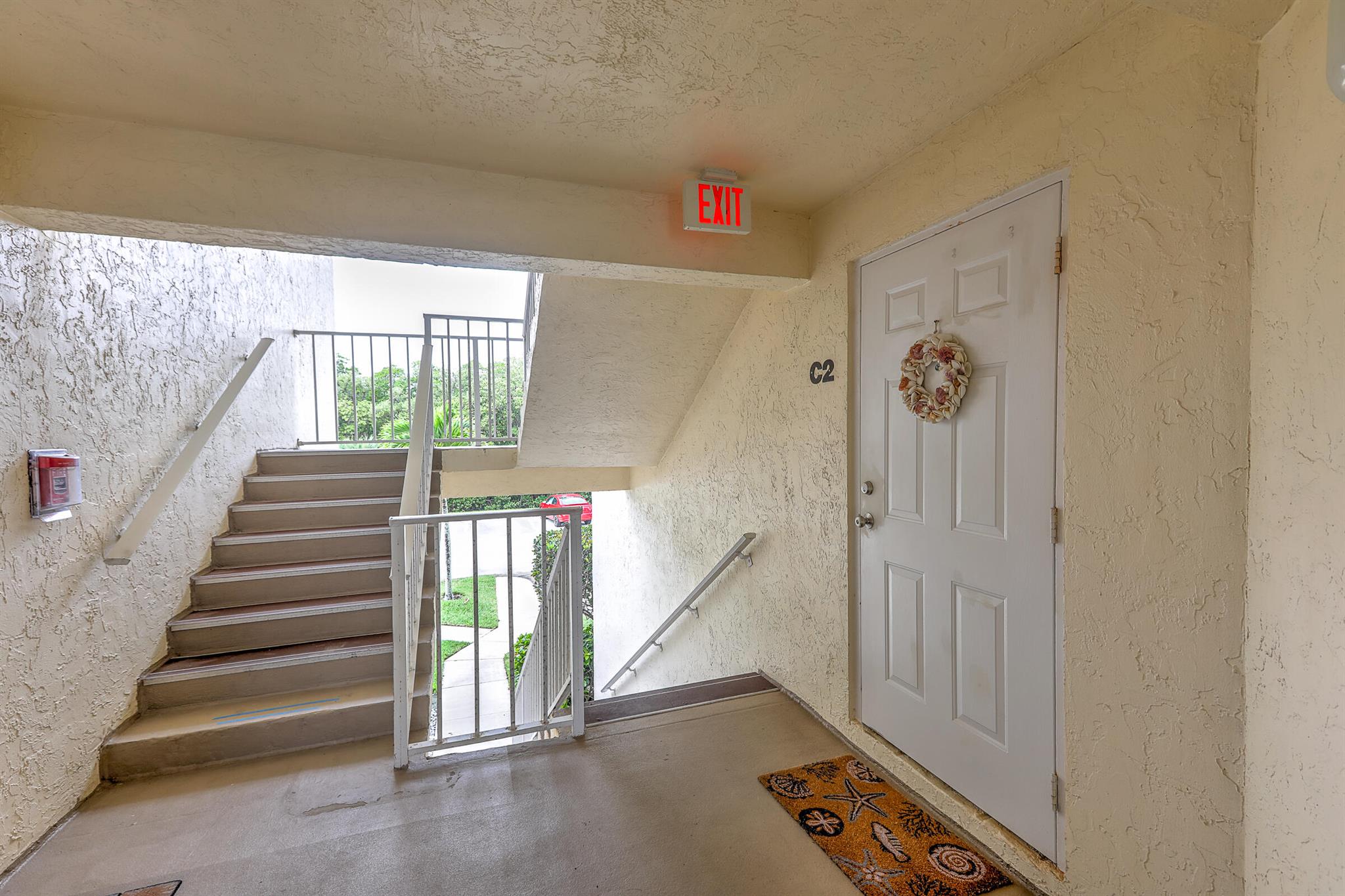 4452 NE Ocean Boulevard C2, Jensen Beach, FL, 34957/$325,000 4 4452 NE Ocean Boulevard C2
