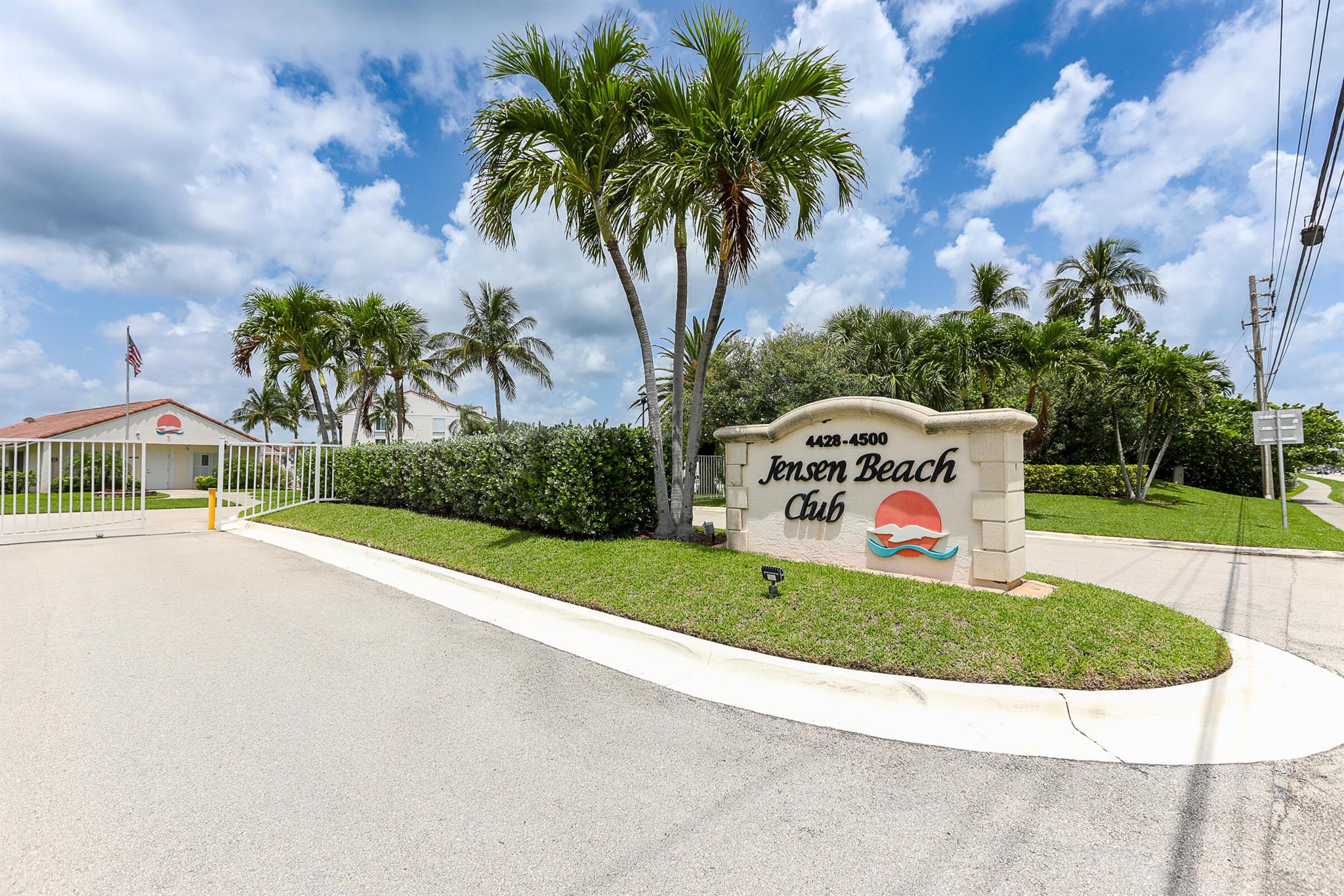 4452 NE Ocean Boulevard C2, Jensen Beach, FL, 34957/$325,000 1 4452 NE Ocean Boulevard C2