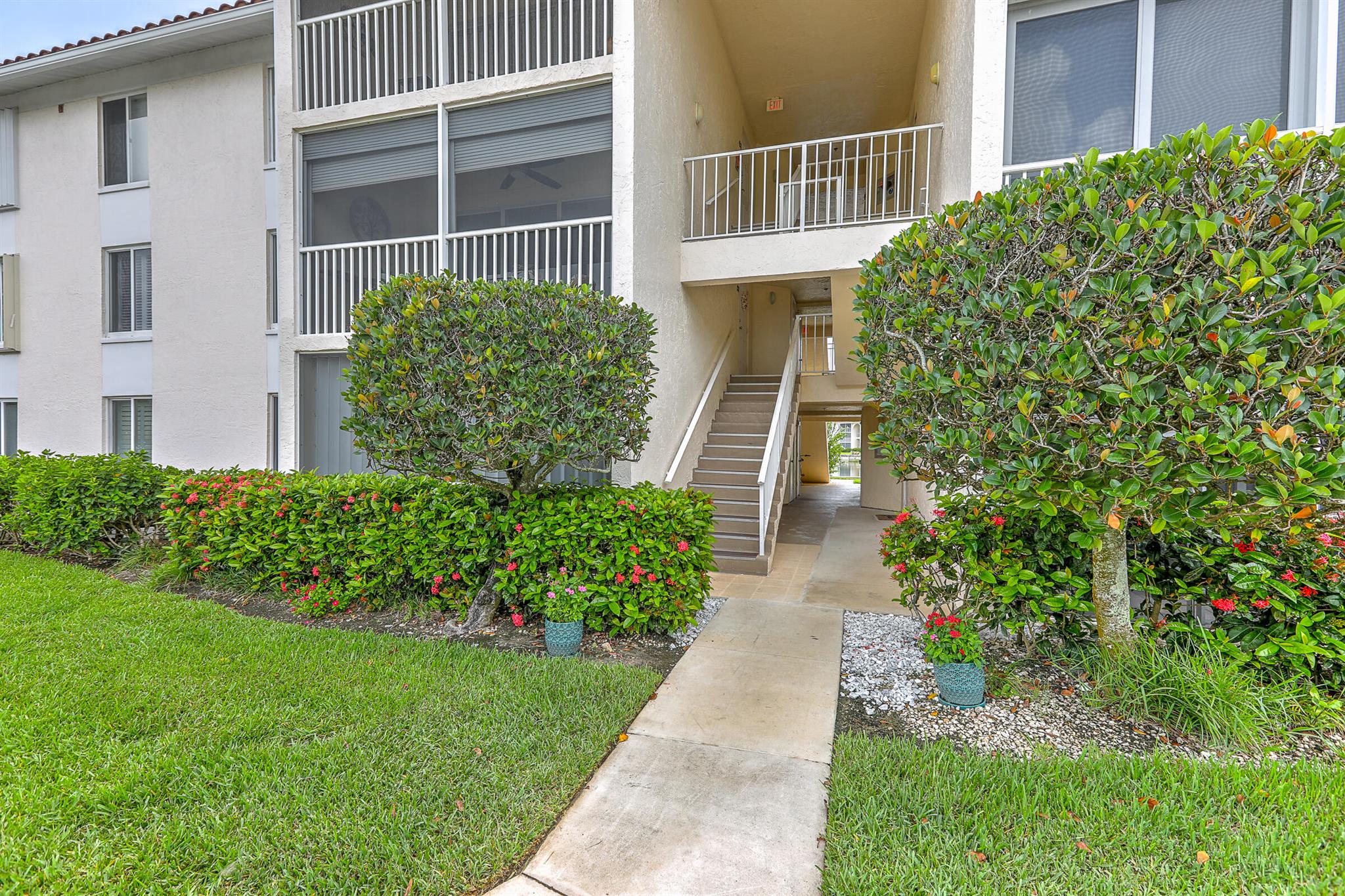4452 NE Ocean Boulevard C2, Jensen Beach, FL, 34957/$325,000 3 4452 NE Ocean Boulevard C2