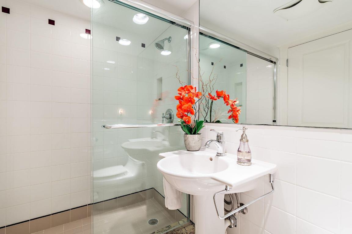 HARBOR TOWERS & MARINA CONDO - Residential