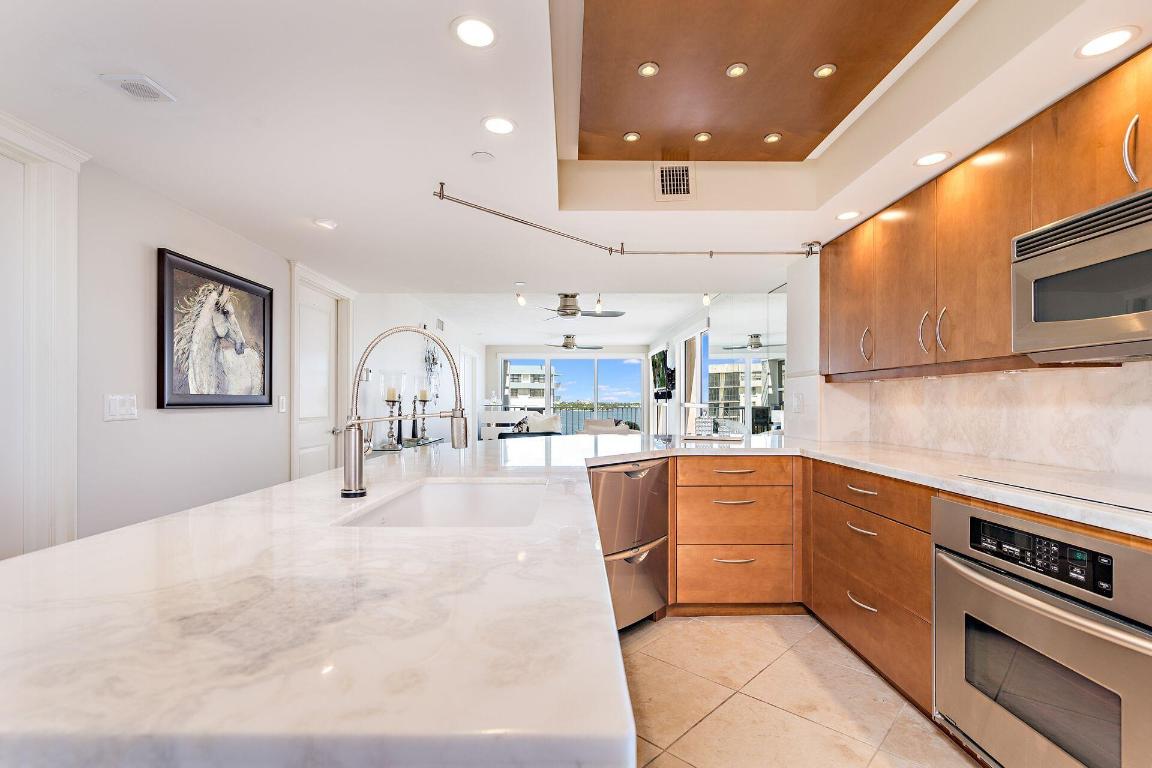 HARBOR TOWERS & MARINA CONDO - Residential