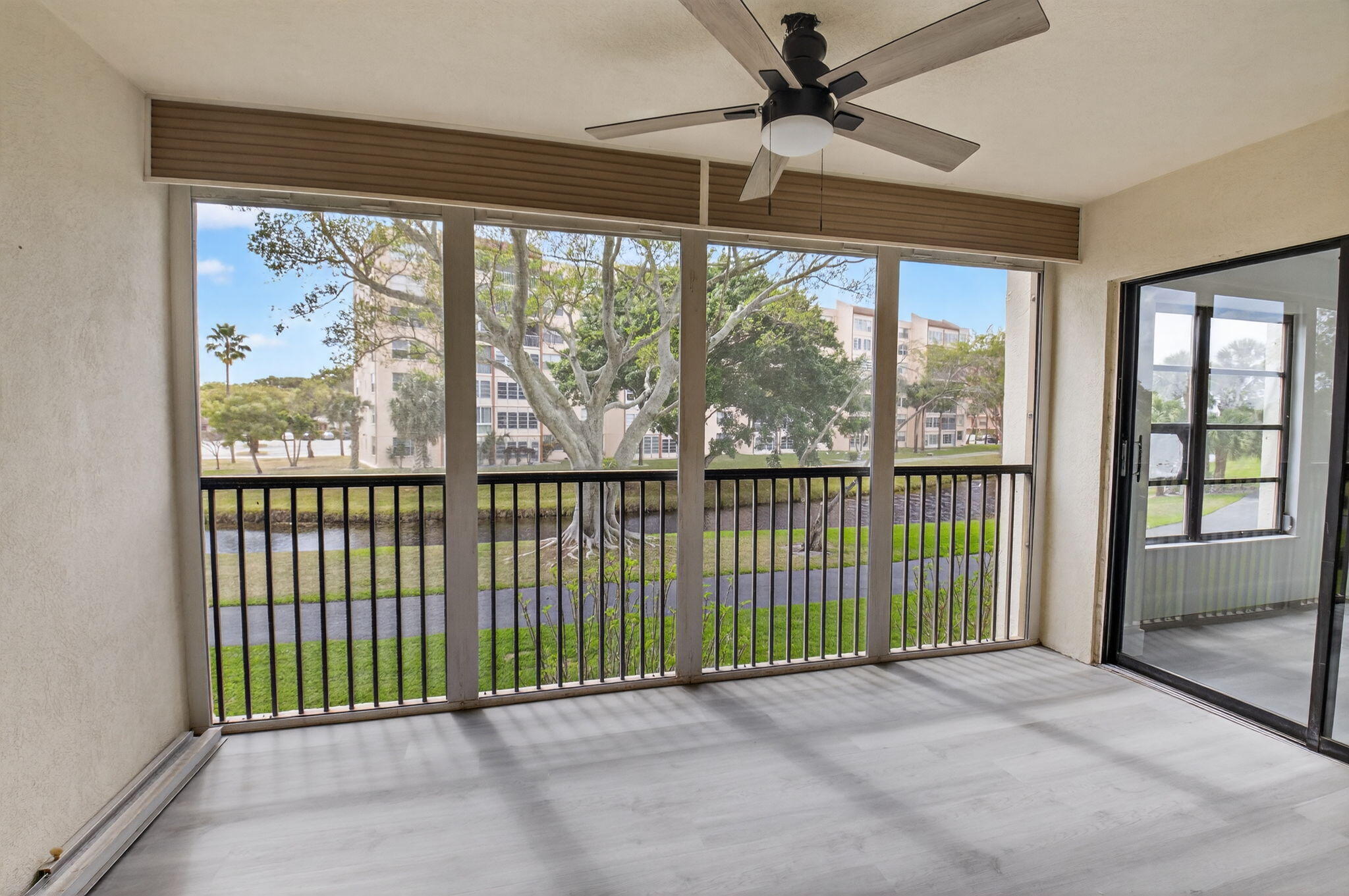 HUNTINGTON LAKES SEC ONE CONDOS - Residential