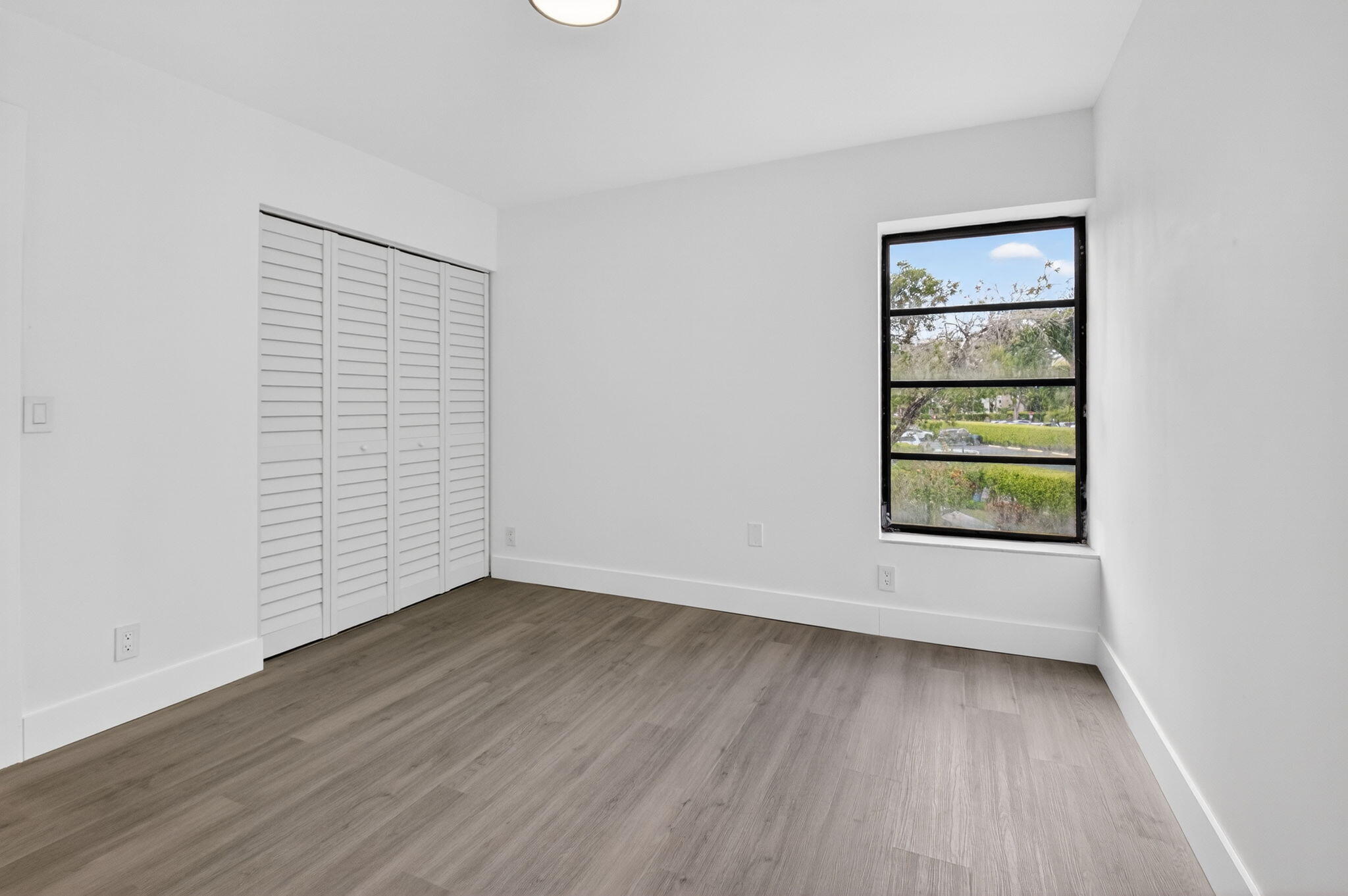 HUNTINGTON LAKES SEC ONE CONDOS - Residential