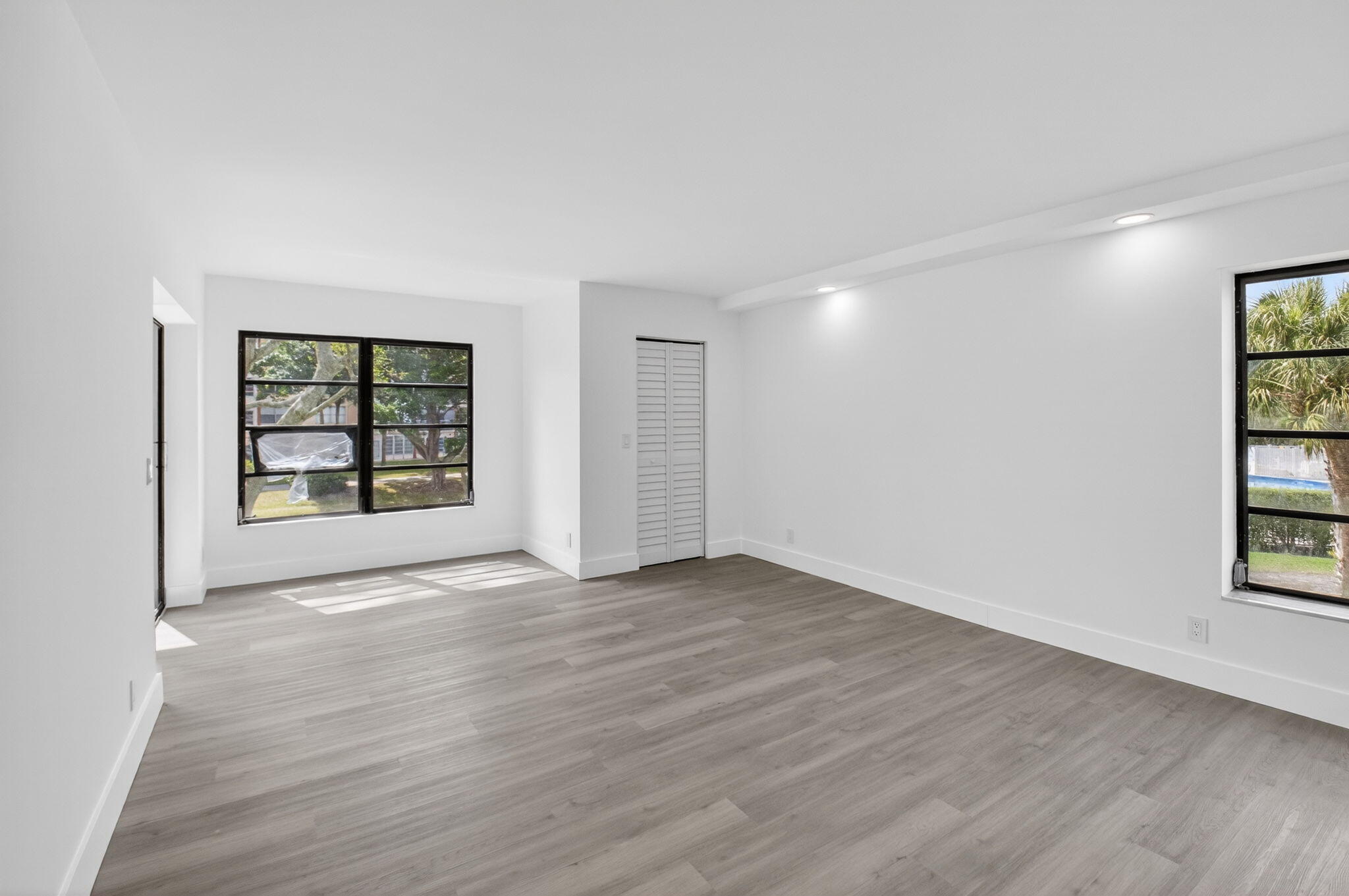 HUNTINGTON LAKES SEC ONE CONDOS - Residential