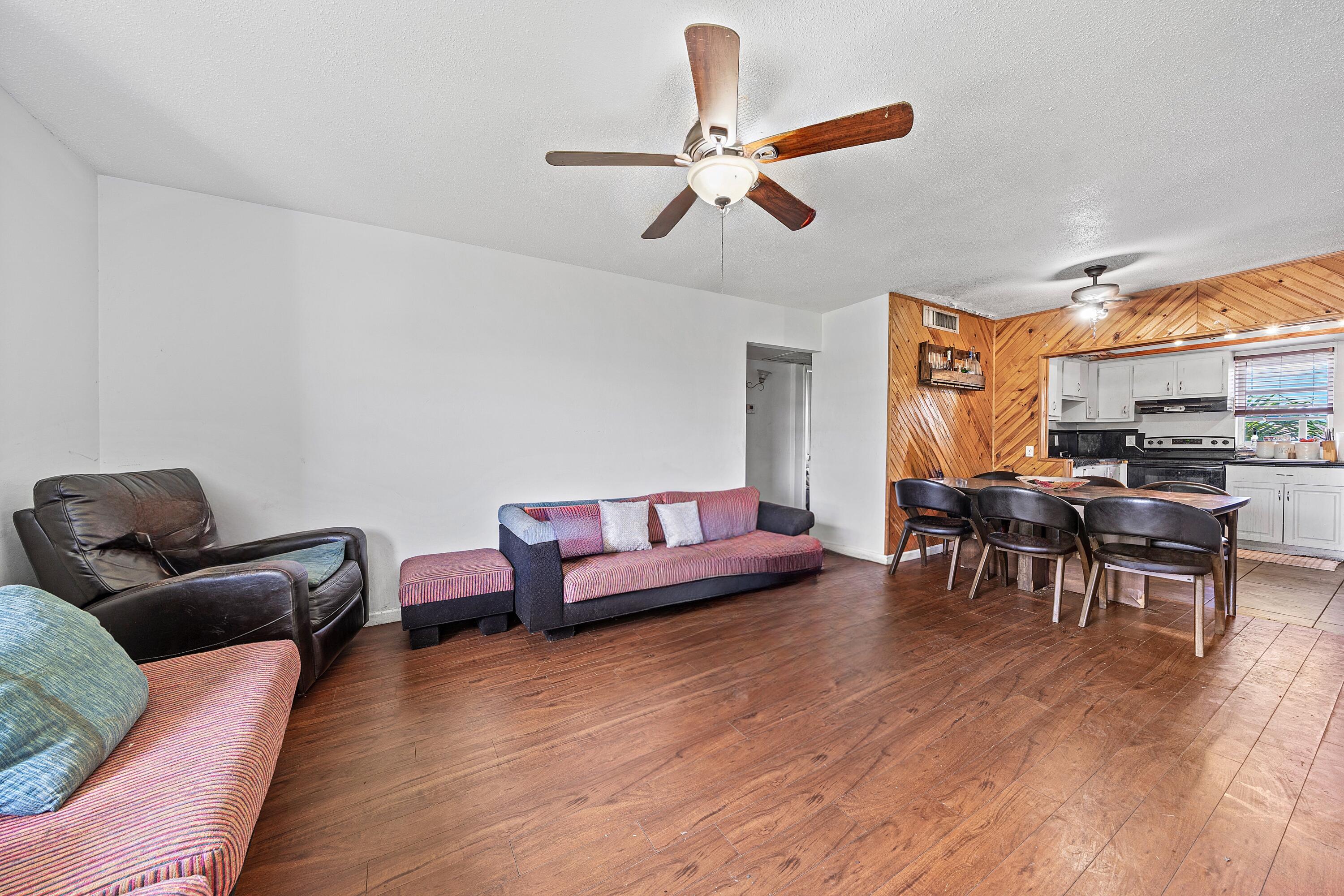 315 CIRCLE Drive S 201