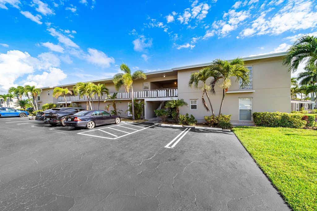 Photo of 315 CIRCLE Drive S #201, Boynton Beach, FL 33435 (MLS # B26066864)