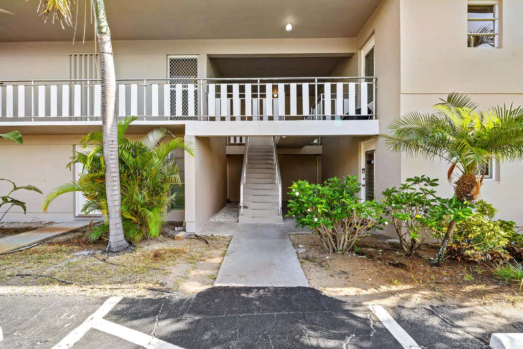 Photo of 315 CIRCLE Drive S #201, Boynton Beach, FL 33435 (MLS # B26066864)