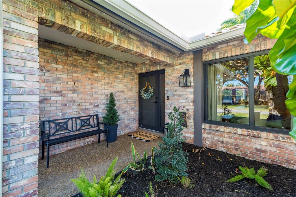 Photo of 462 NW 113th Terrace, Coral Springs, FL 33071 (MLS # F10554382)