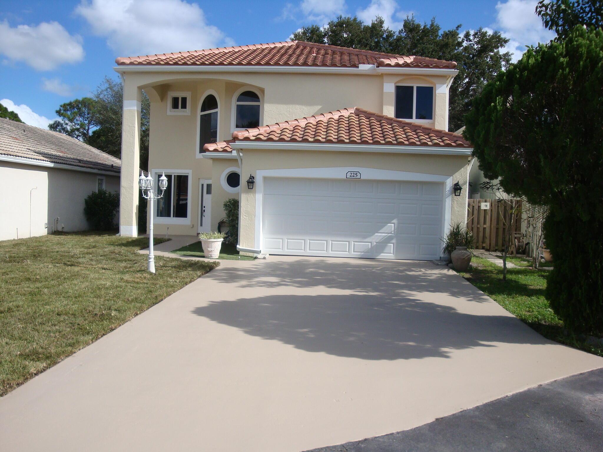 VILLAGES OF WOODLAKE 5 - Residential